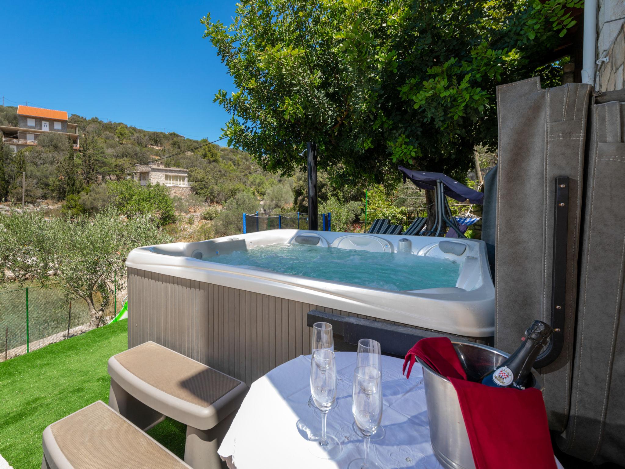 Photo 5 - Maison de 5 chambres à Vela Luka avec terrasse et bain à remous