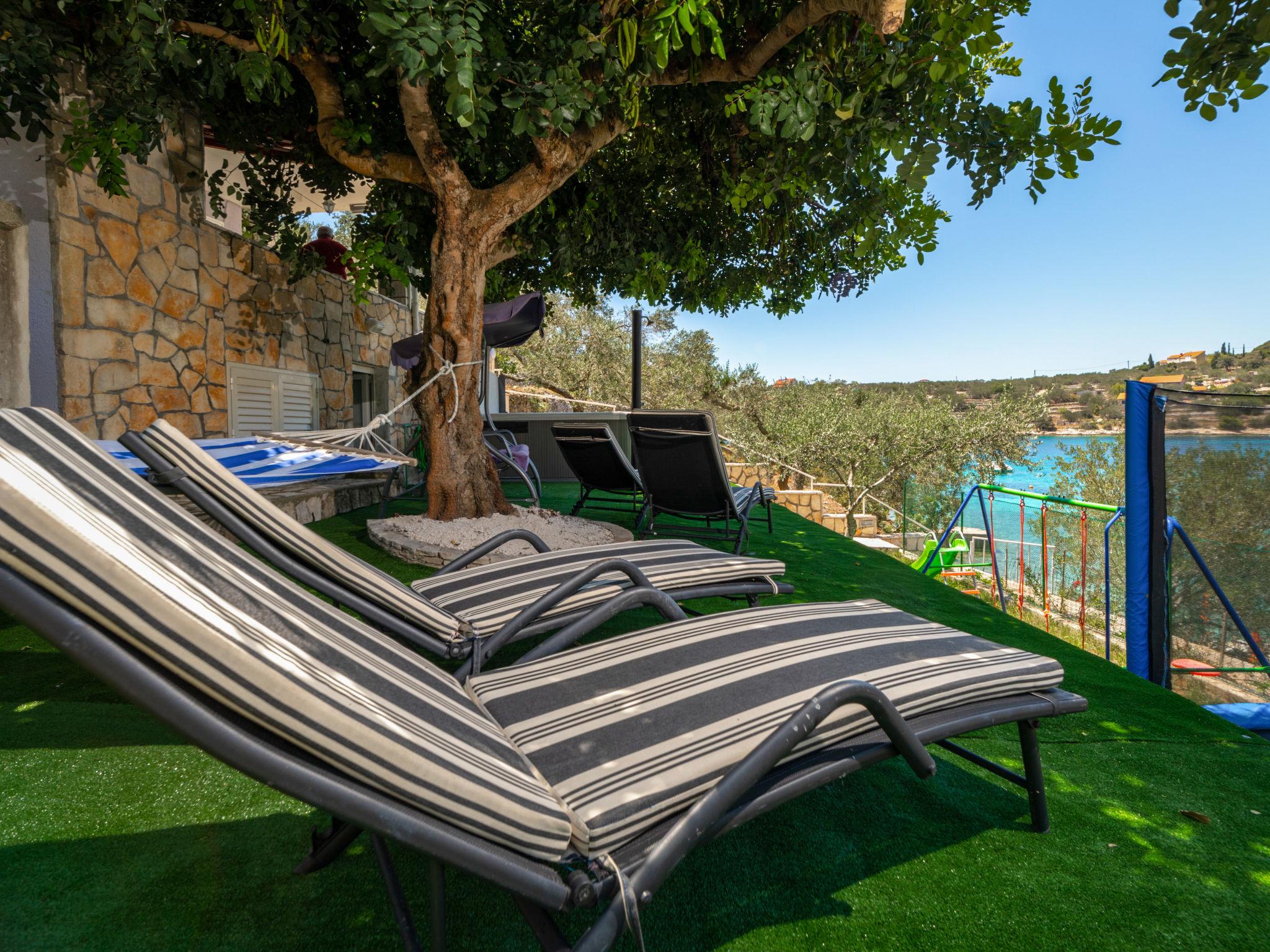 Photo 3 - Maison de 5 chambres à Vela Luka avec terrasse et bain à remous