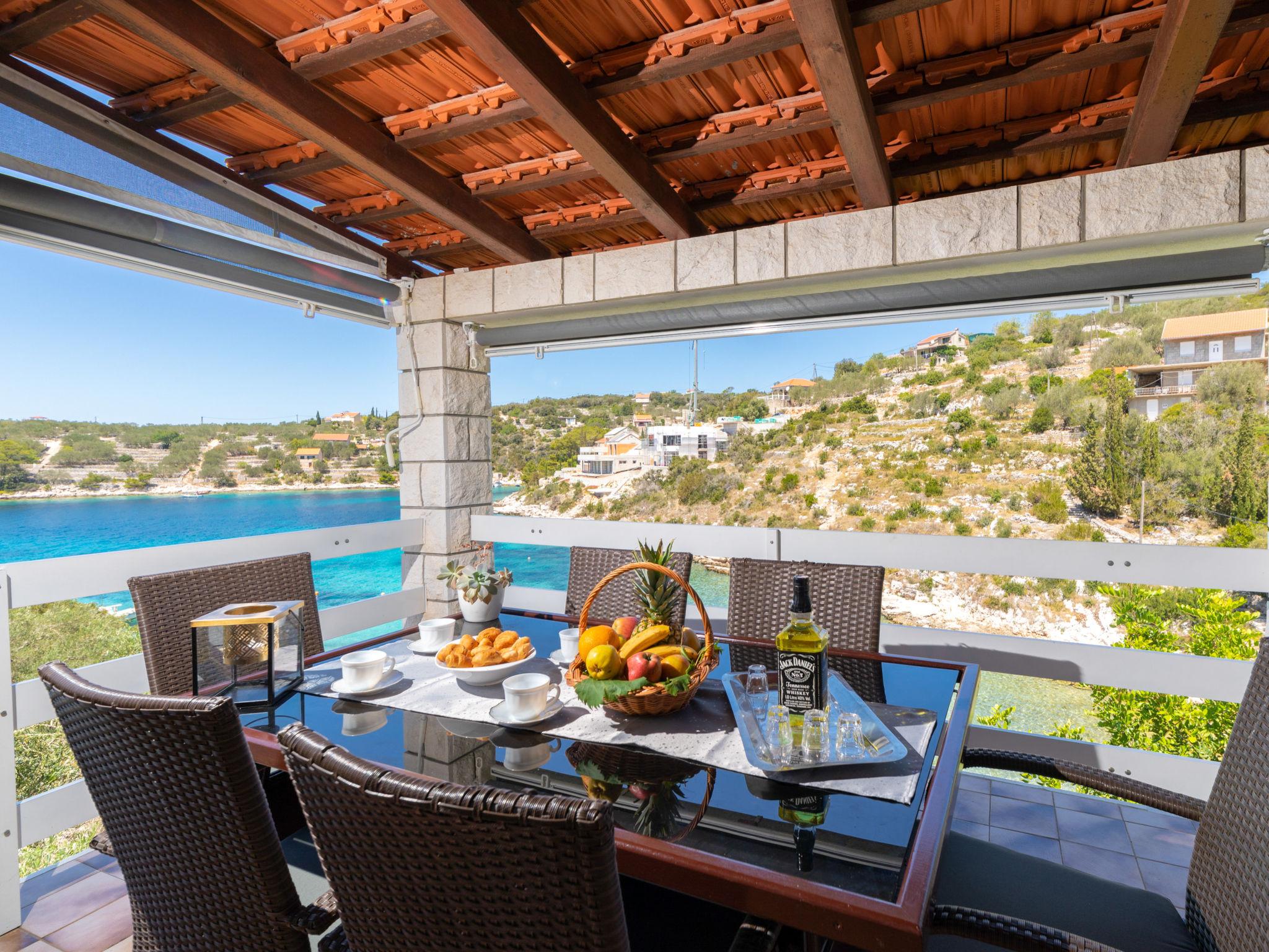 Photo 17 - Maison de 5 chambres à Vela Luka avec terrasse et bain à remous