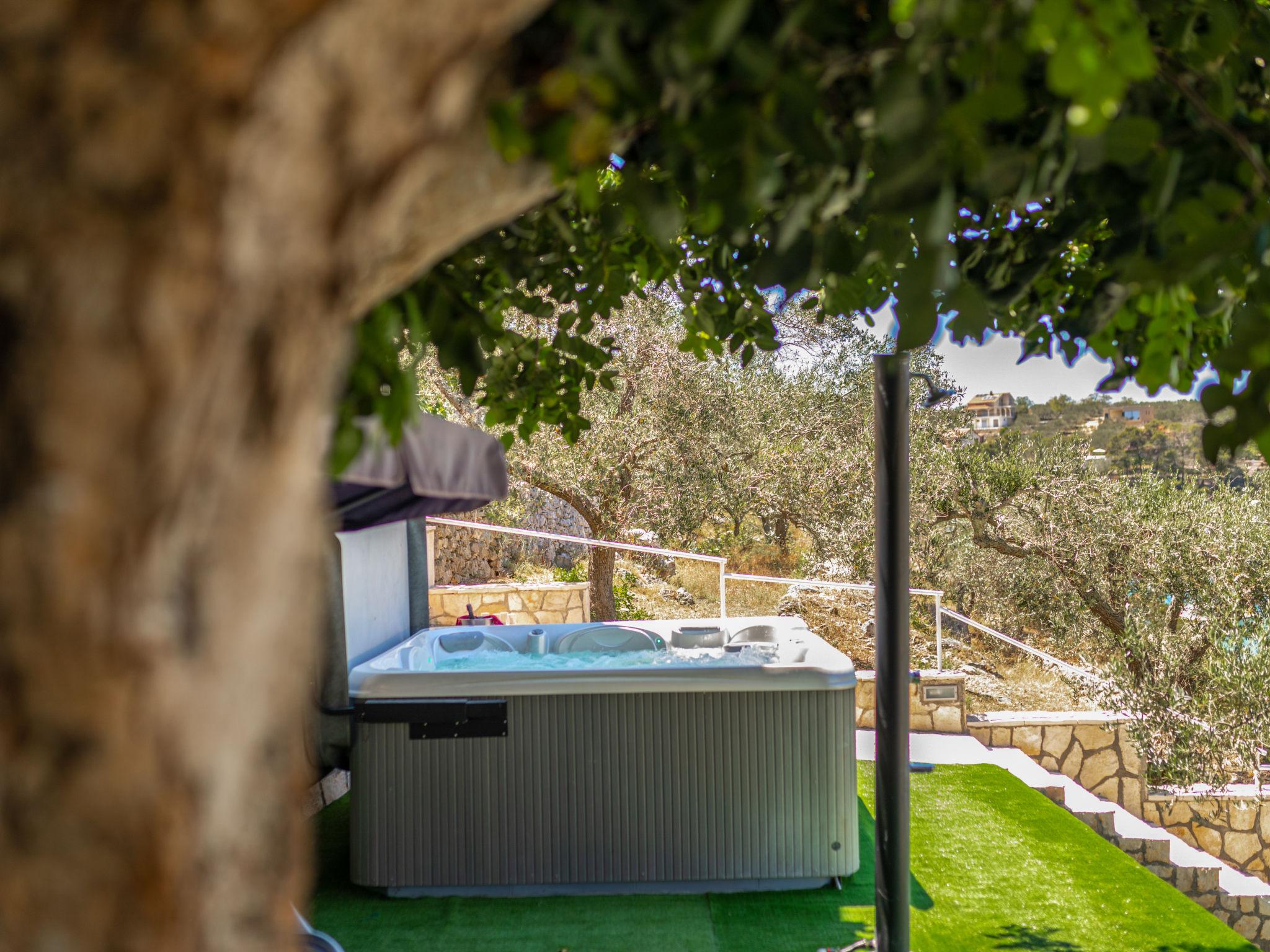 Photo 2 - Maison de 5 chambres à Vela Luka avec terrasse et bain à remous