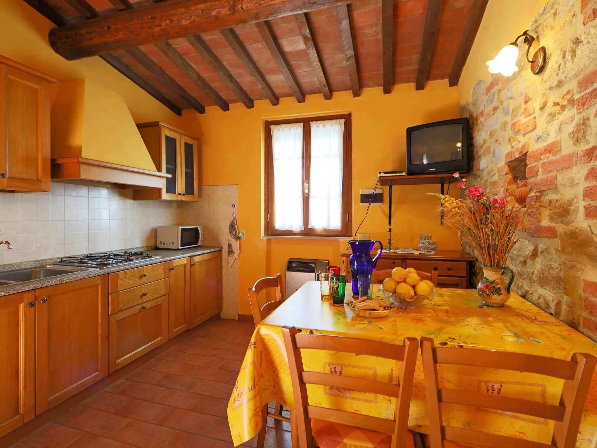 Photo 12 - 1 bedroom Apartment in Montaione with swimming pool and garden