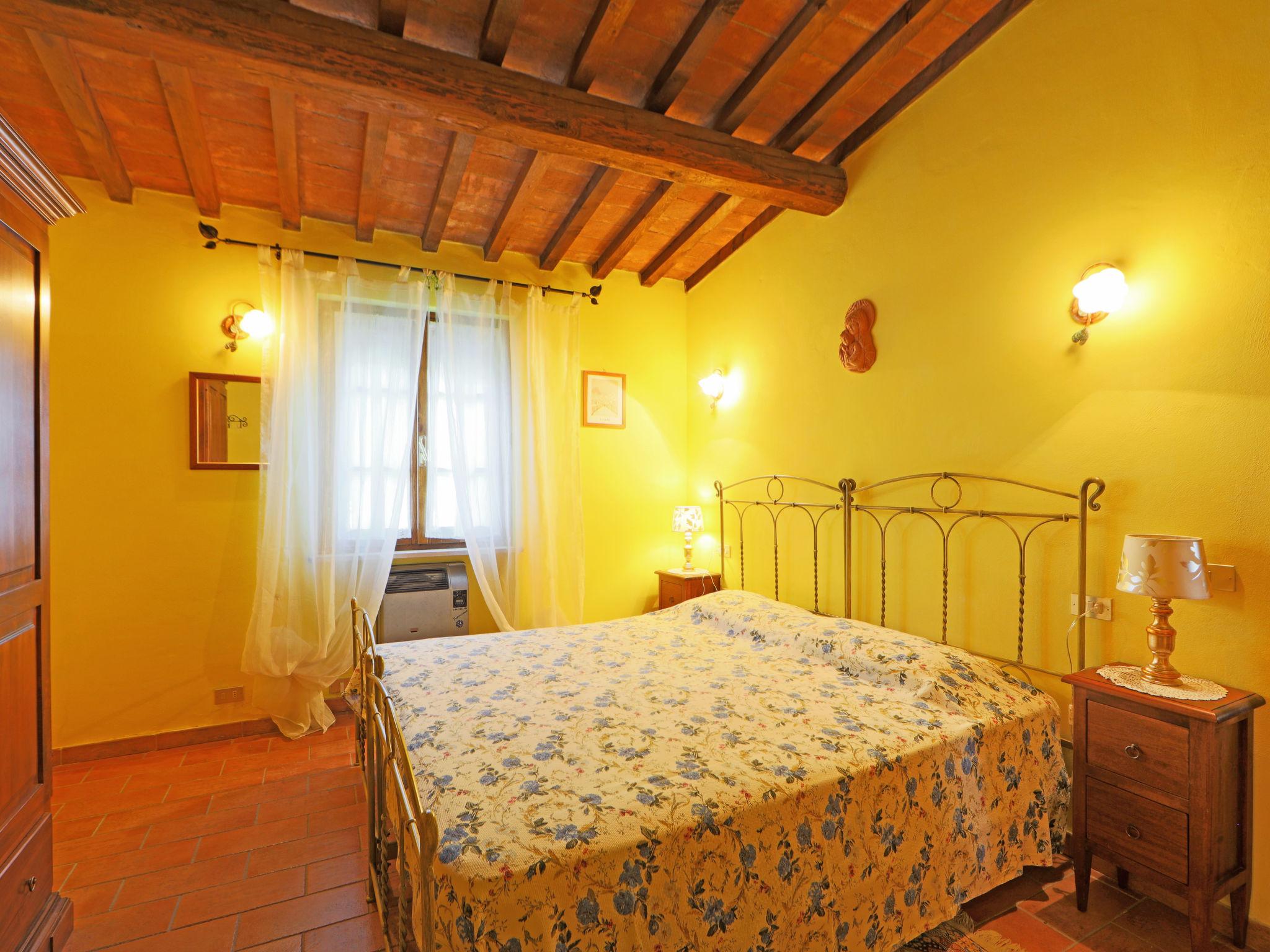 Foto 16 - Apartment mit 1 Schlafzimmer in Montaione mit schwimmbad und garten