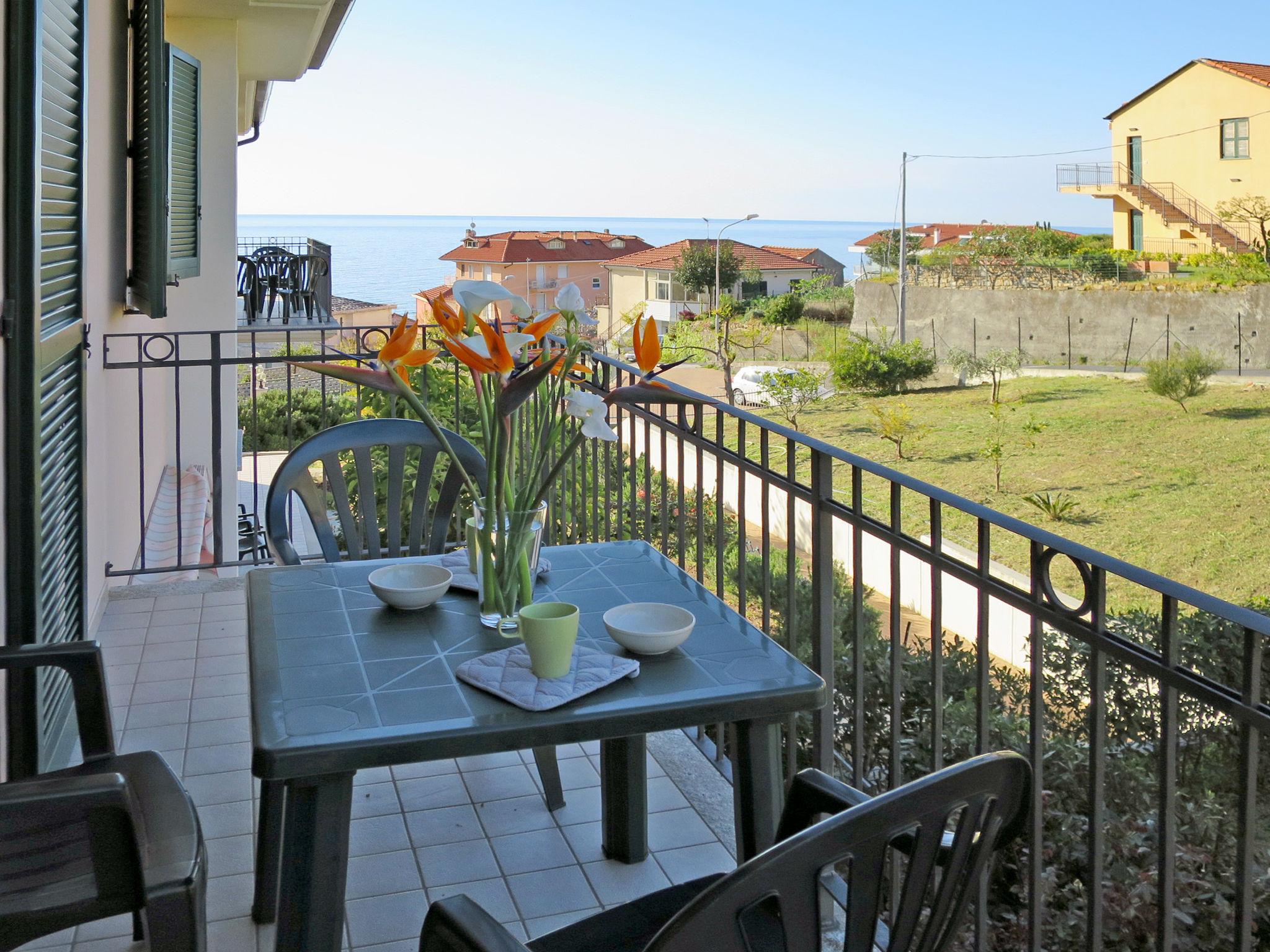 Photo 3 - 3 bedroom Apartment in Costarainera with garden and sea view