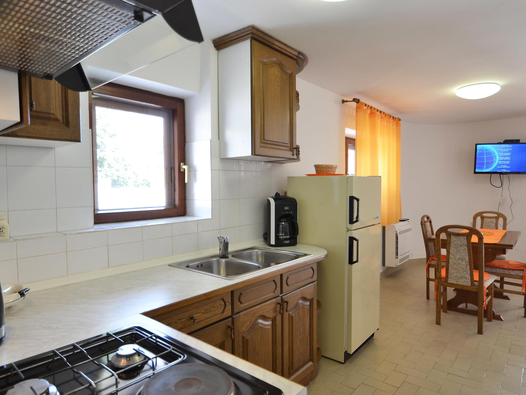 Photo 5 - 2 bedroom Apartment in Zadar with garden and terrace