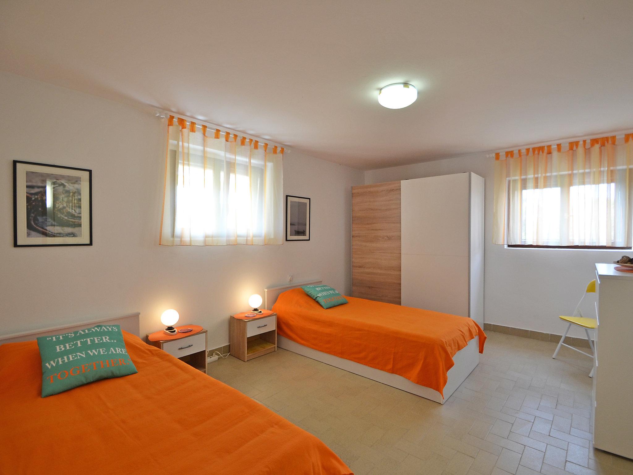 Foto 9 - Apartamento de 2 quartos em Zadar com jardim e terraço