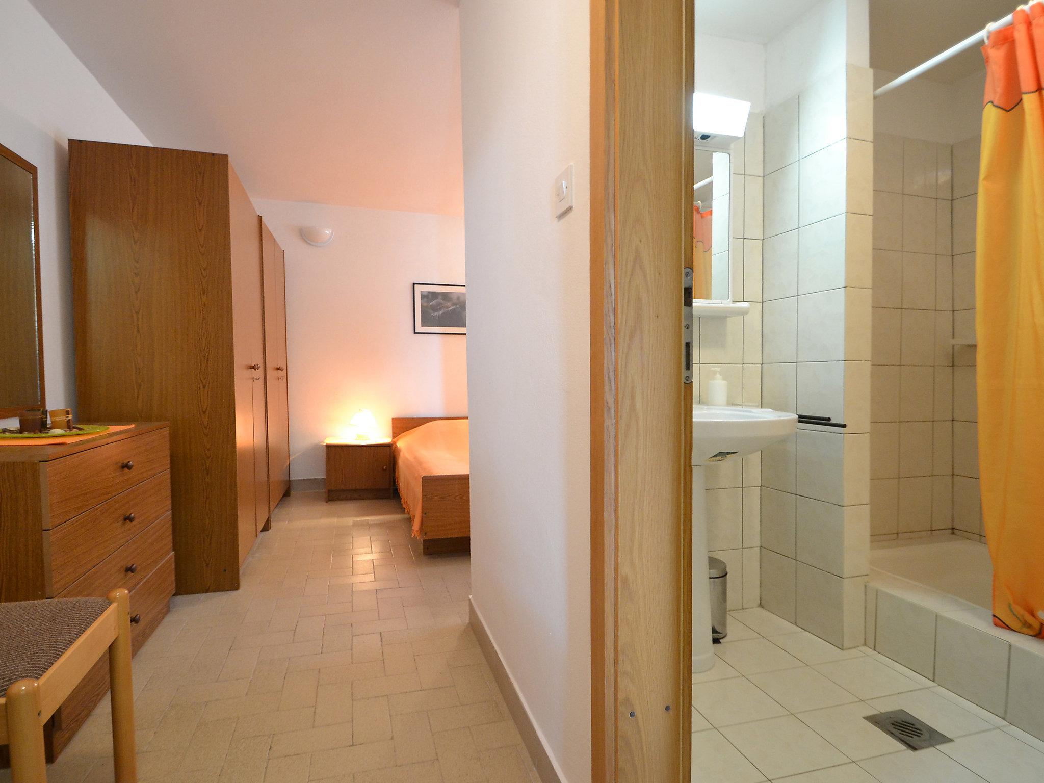 Photo 15 - 2 bedroom Apartment in Zadar with garden and terrace