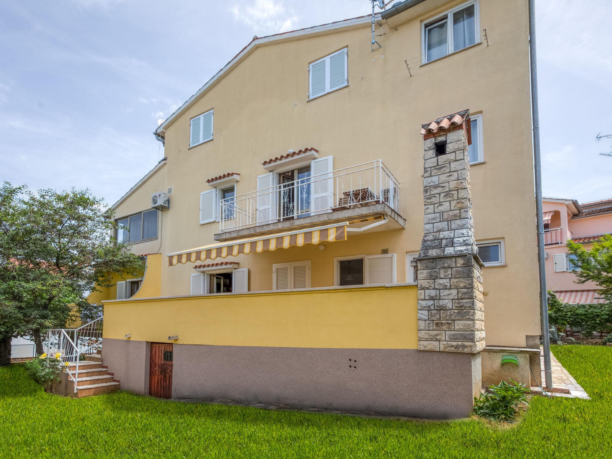 Foto 12 - Apartamento de 1 habitación en Poreč con jardín y vistas al mar