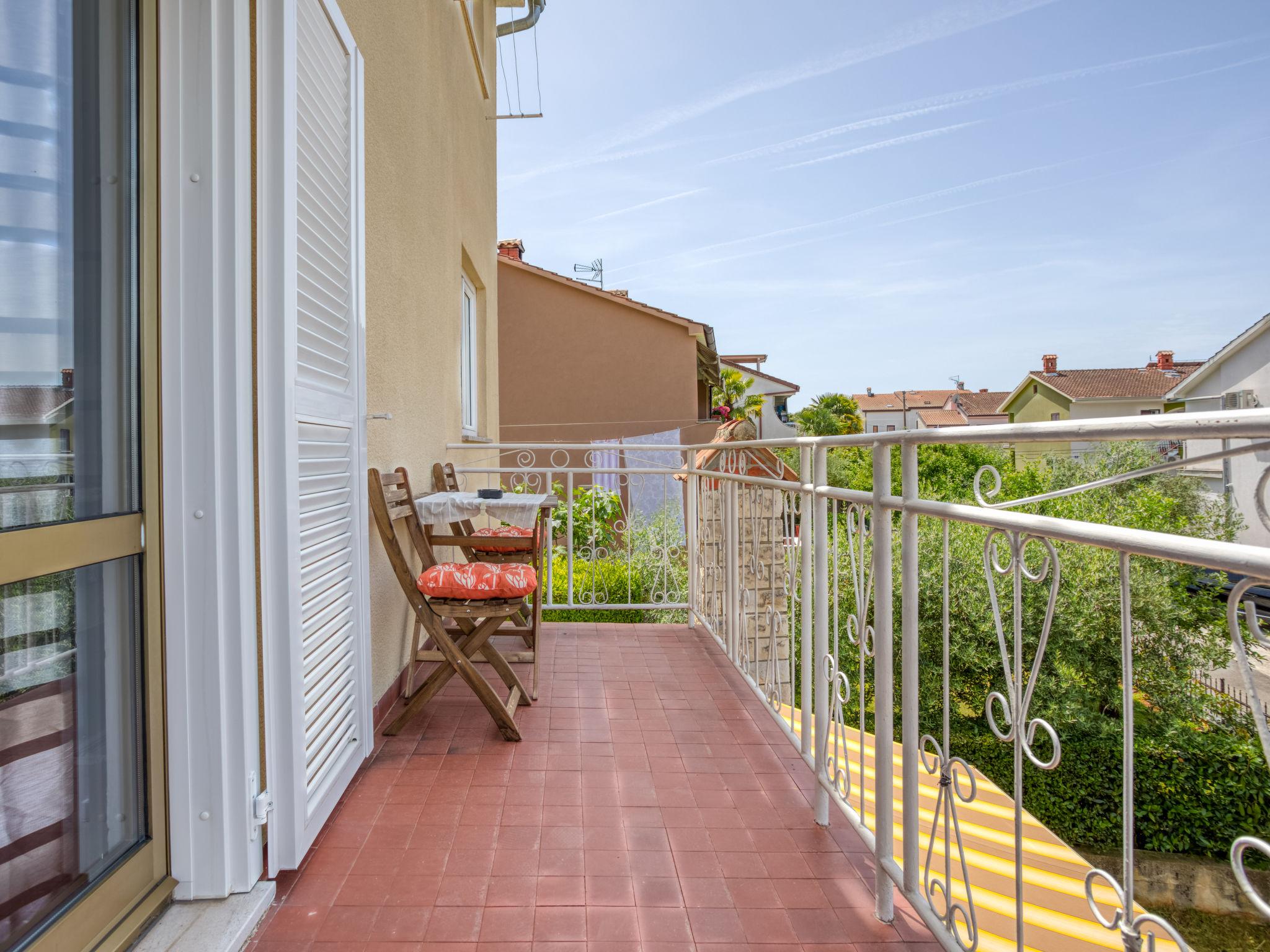 Photo 17 - Appartement de 3 chambres à Poreč avec jardin et vues à la mer