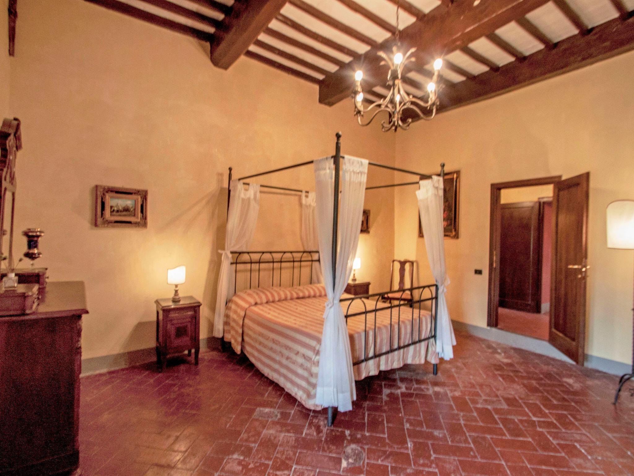 Foto 18 - Casa con 7 camere da letto a Vicchio con piscina privata e giardino