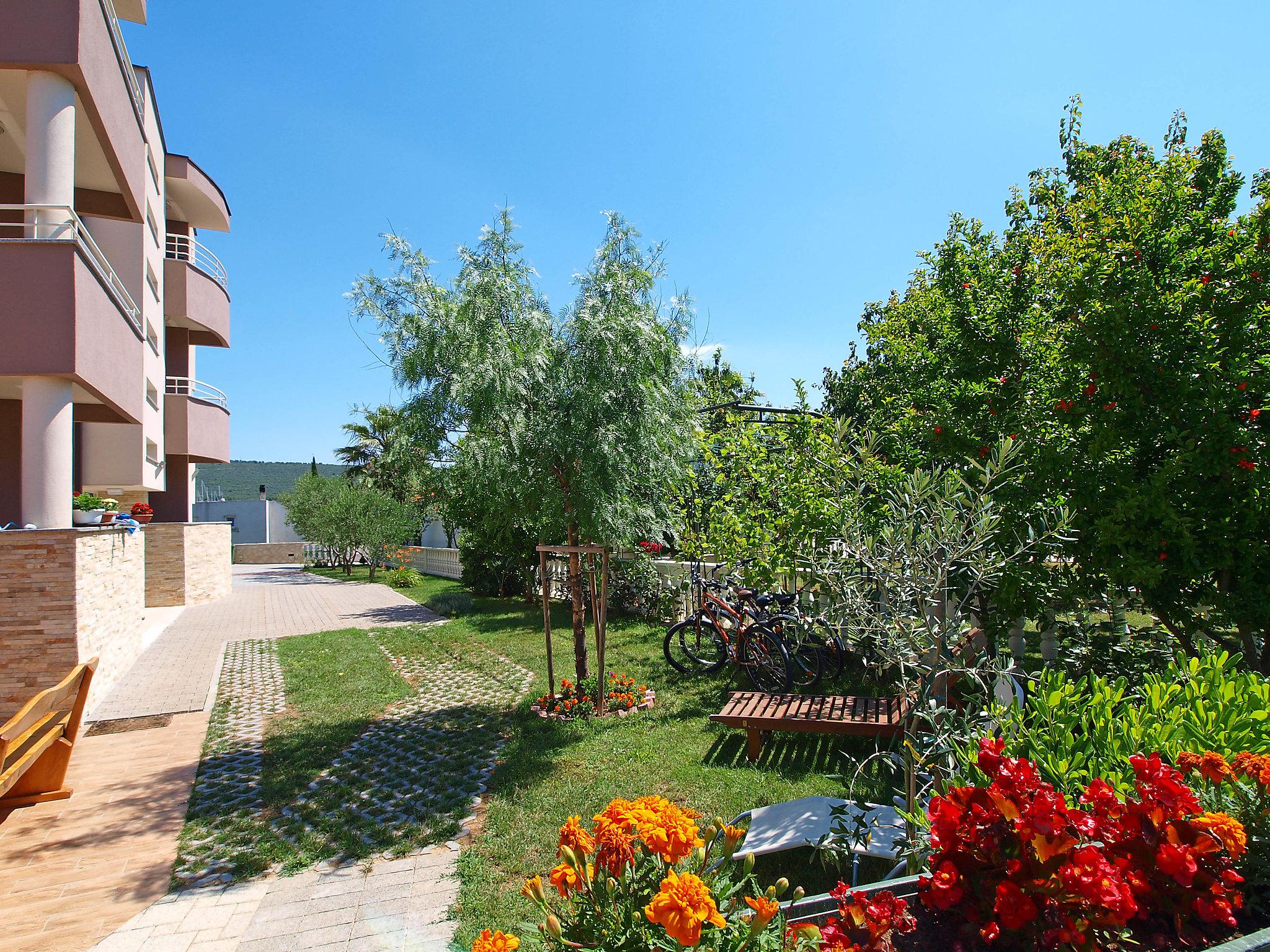 Foto 11 - Apartamento de 1 habitación en Bibinje con piscina y vistas al mar