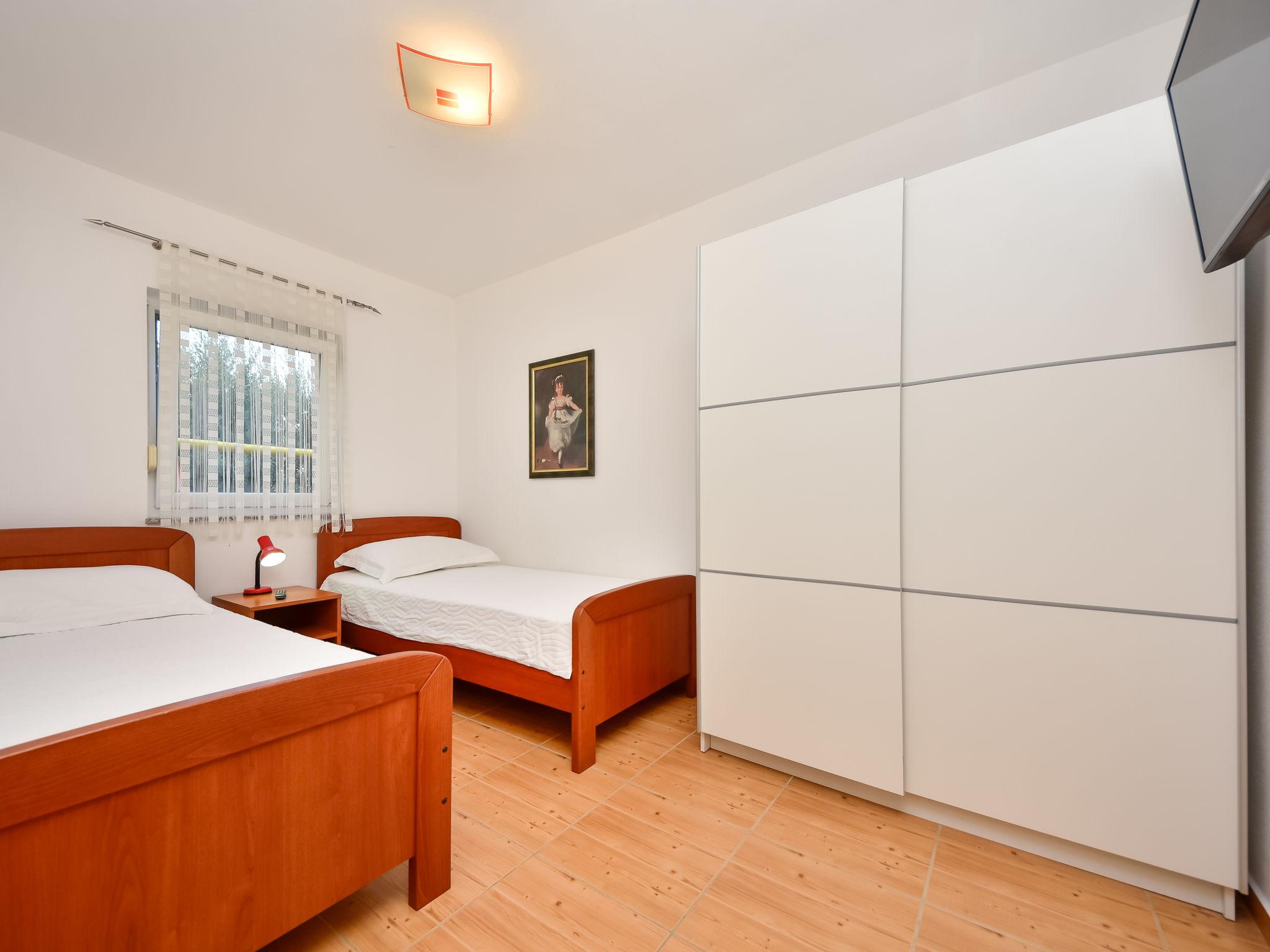 Foto 12 - Appartamento con 2 camere da letto a Bibinje con piscina e vista mare