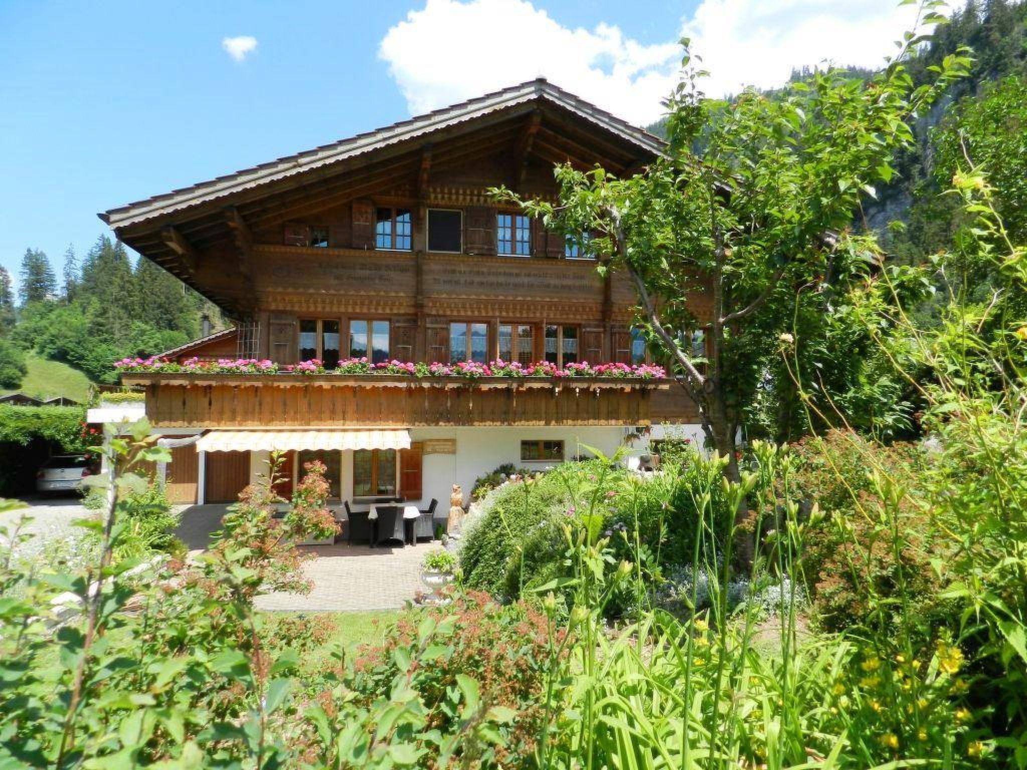 Foto 4 - Apartment mit 1 Schlafzimmer in Zweisimmen