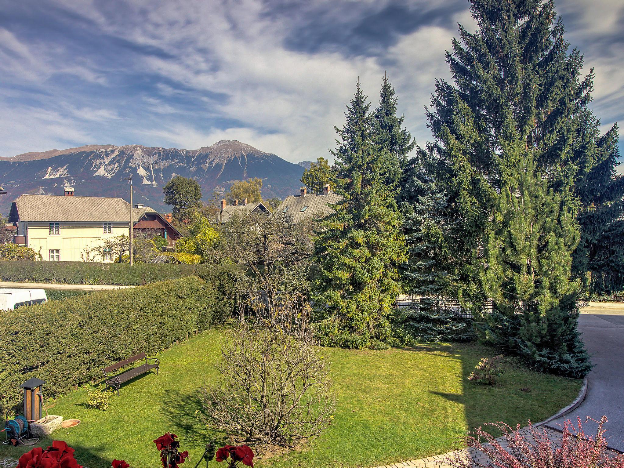 Foto 9 - Apartamento de 2 quartos em Bled com jardim e terraço