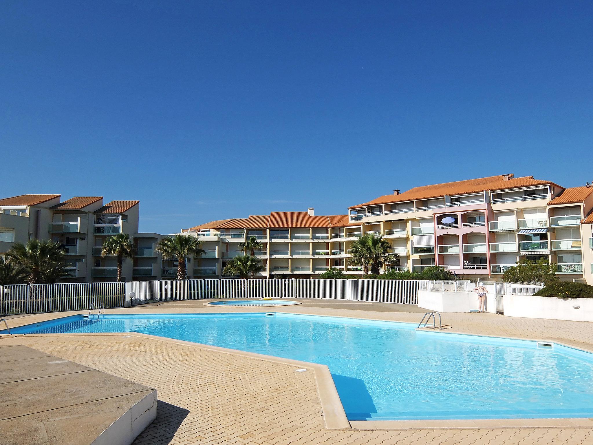 Foto 1 - Apartamento de 1 quarto em Saint-Cyprien com piscina e vistas do mar