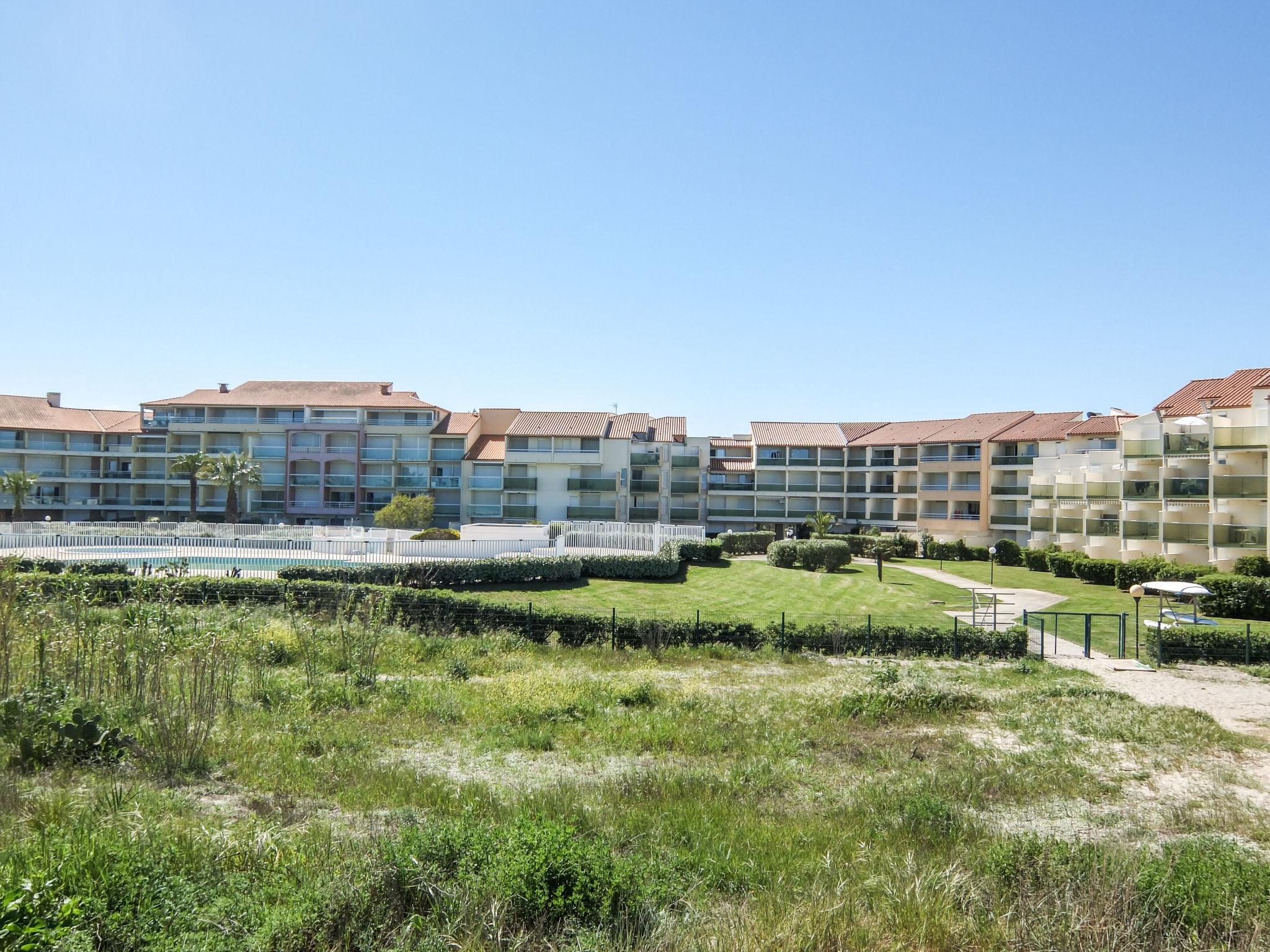 Foto 23 - Appartamento con 2 camere da letto a Saint-Cyprien con piscina e vista mare