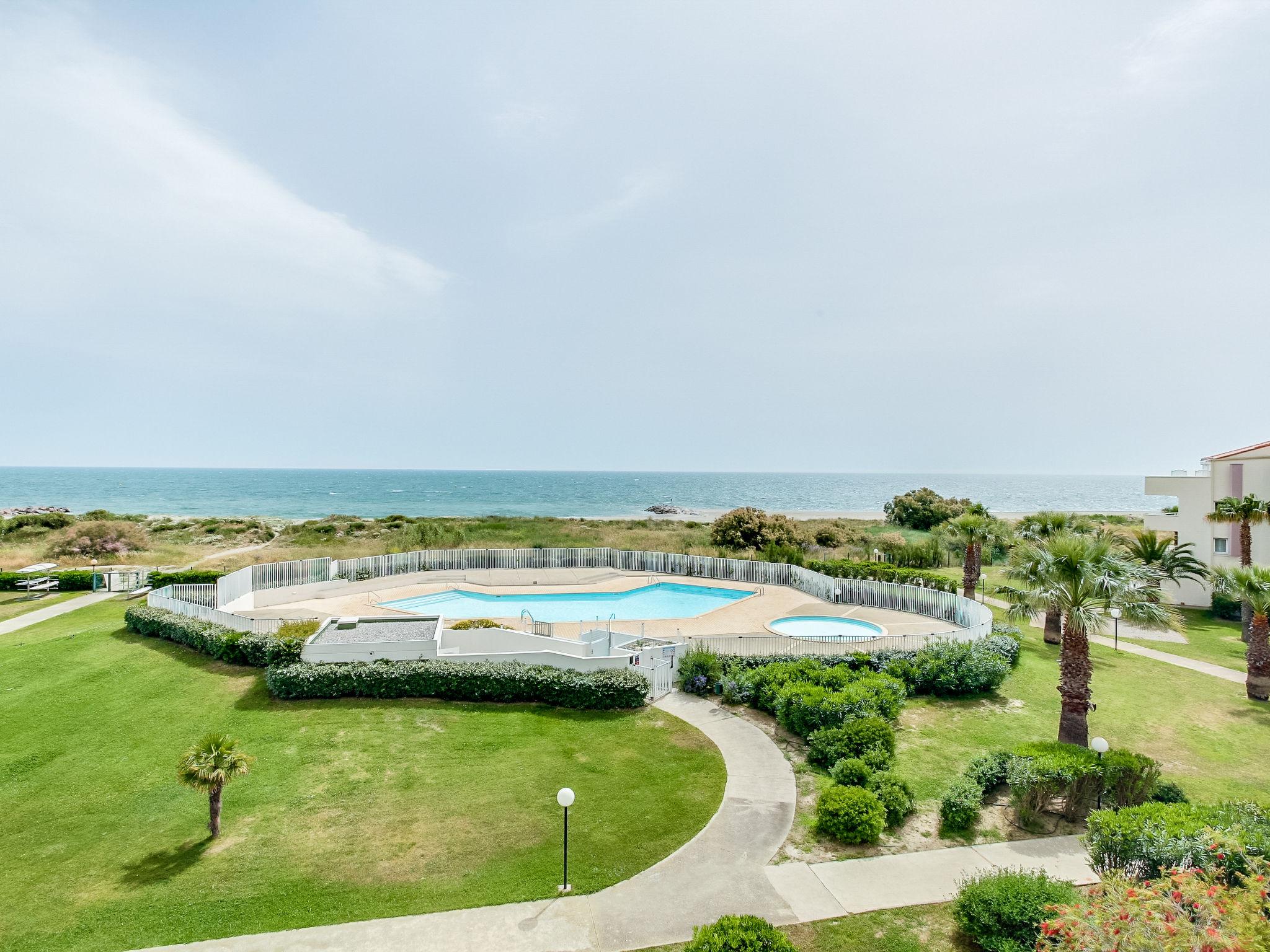 Foto 5 - Appartamento con 1 camera da letto a Saint-Cyprien con piscina e vista mare