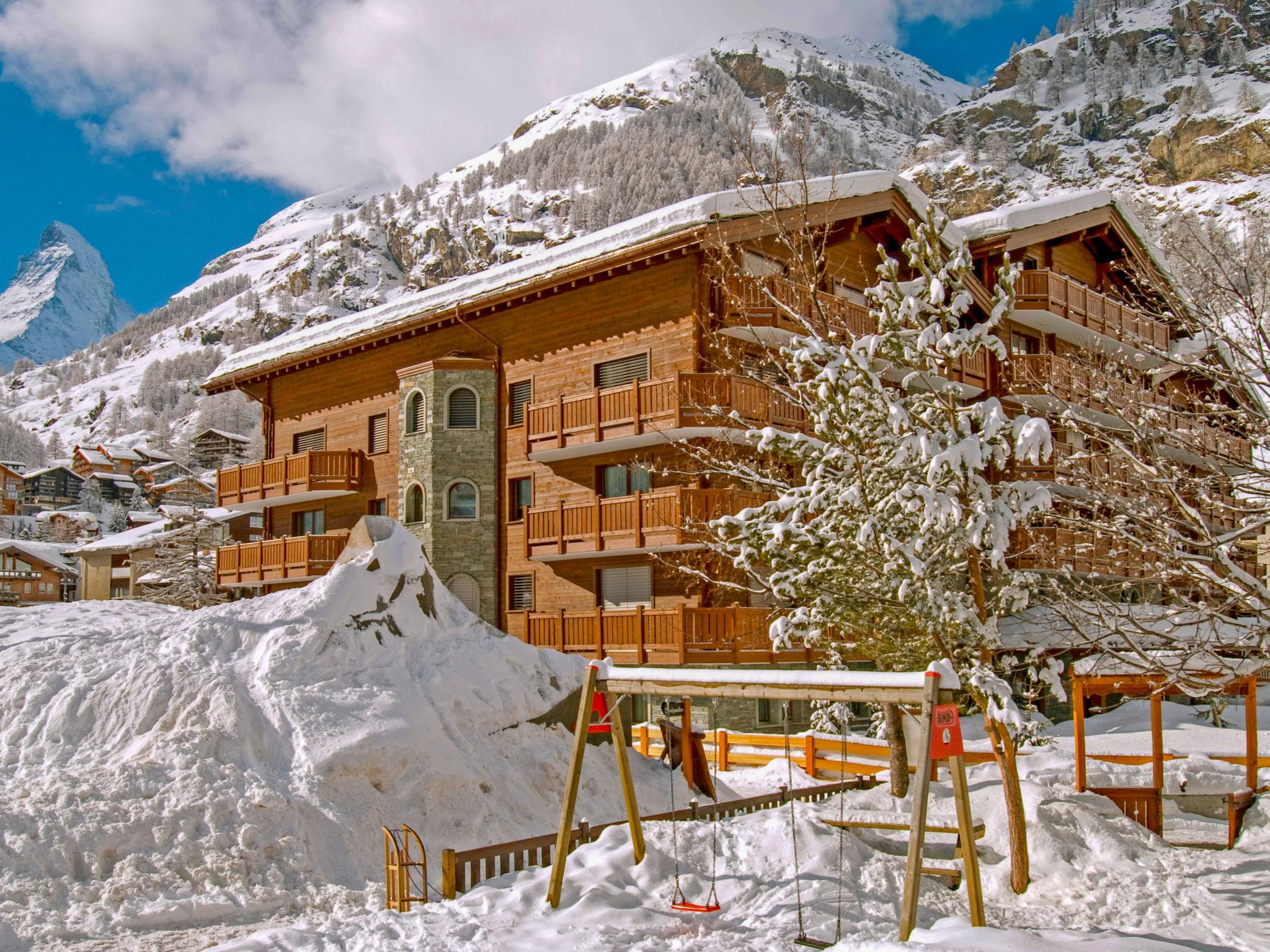 Foto 28 - Appartamento con 3 camere da letto a Zermatt con sauna e vasca idromassaggio