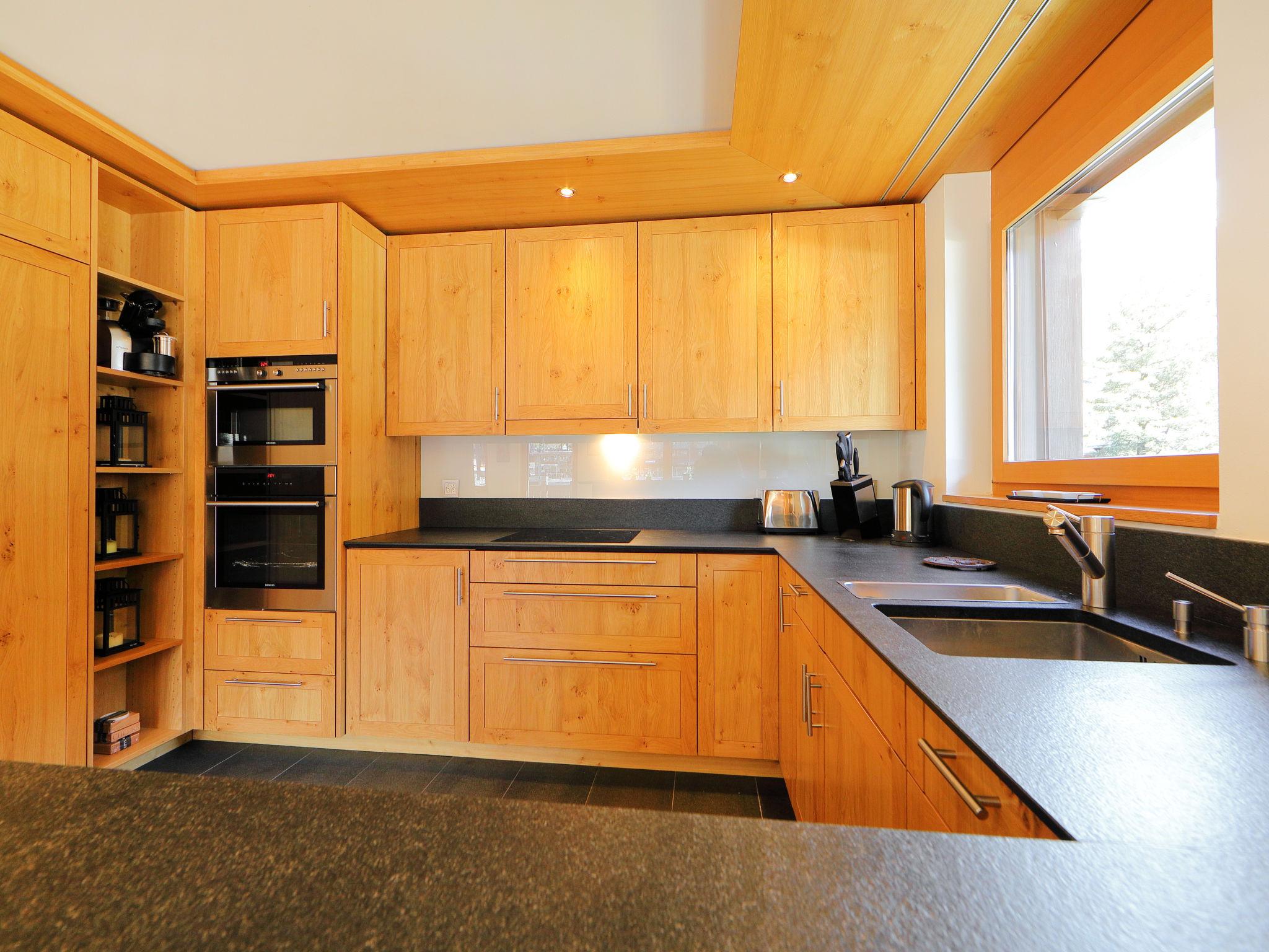 Photo 13 - 3 bedroom Apartment in Zermatt with sauna and hot tub