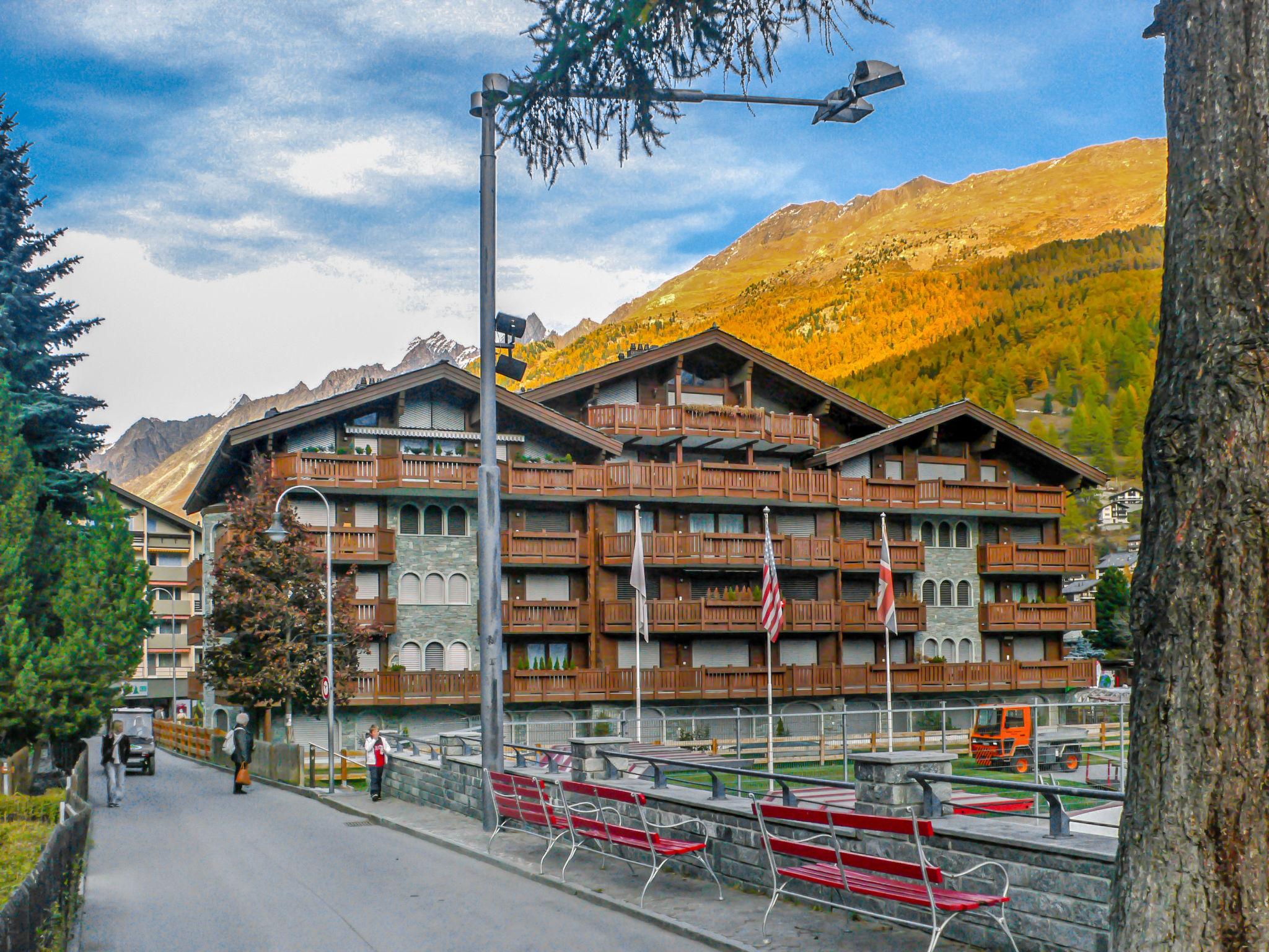 Foto 6 - Appartamento con 3 camere da letto a Zermatt con sauna e vista sulle montagne