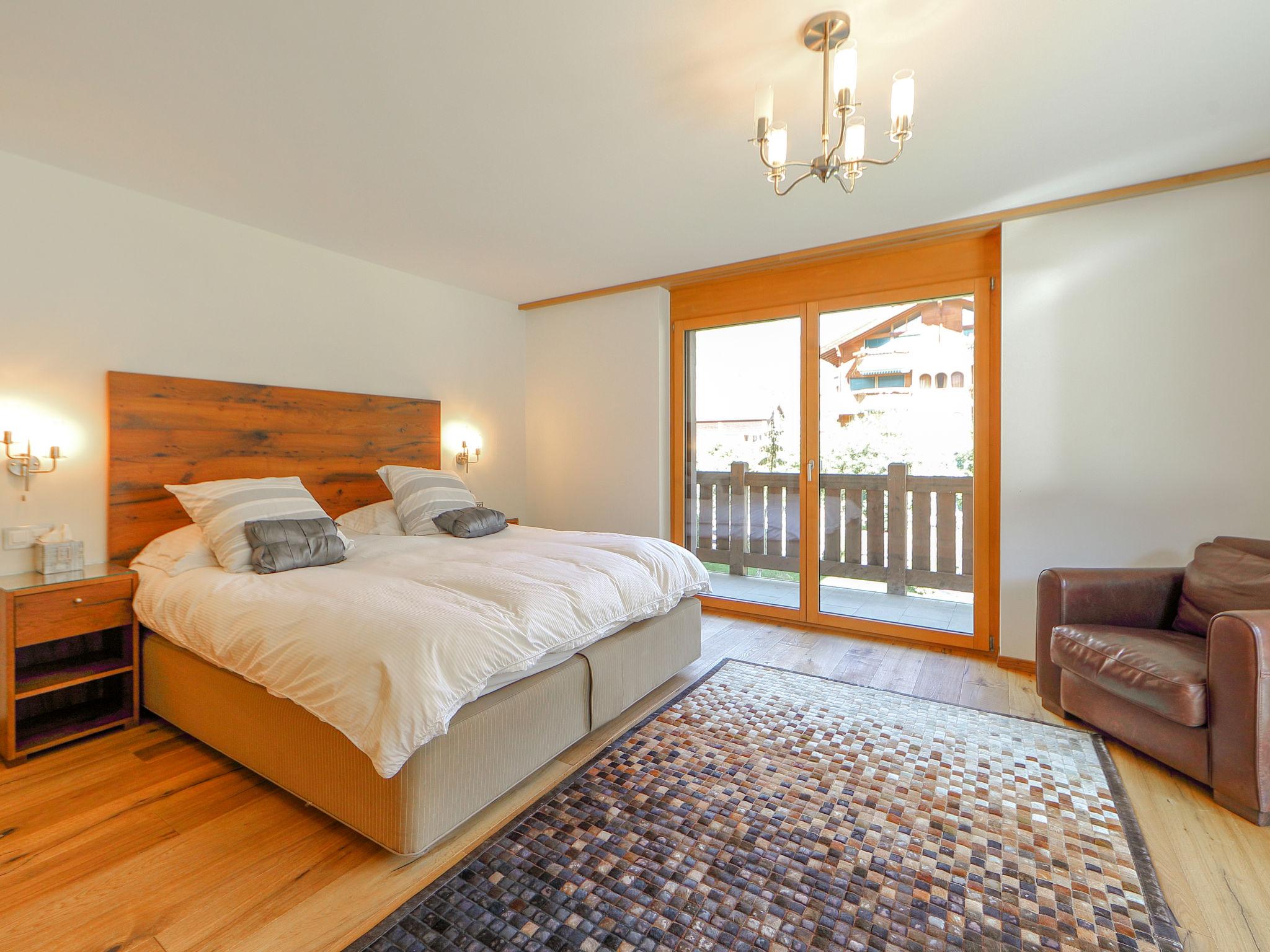 Foto 18 - Appartamento con 3 camere da letto a Zermatt con sauna e vasca idromassaggio