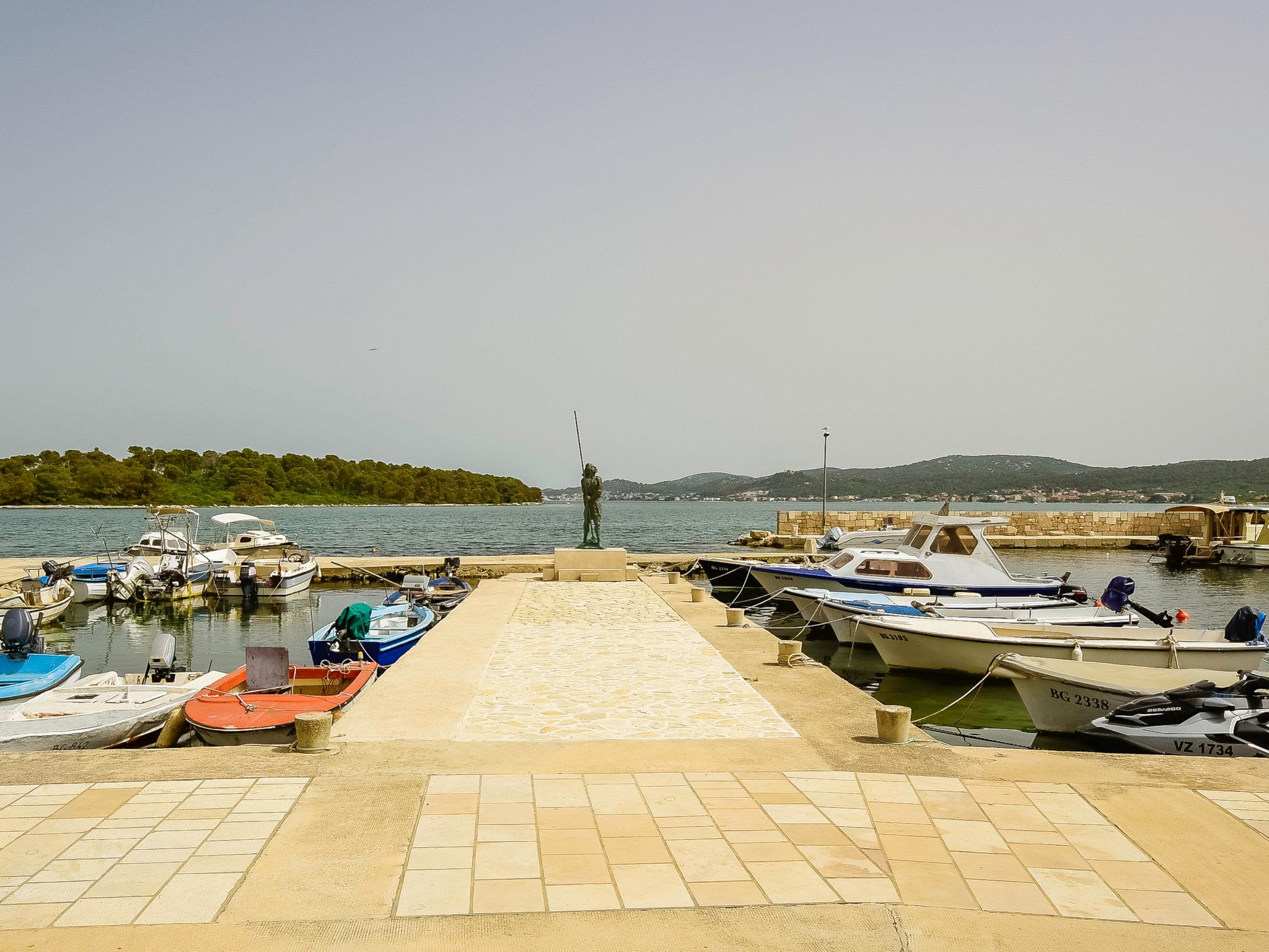 Foto 40 - Casa con 4 camere da letto a Pašman con giardino e vista mare