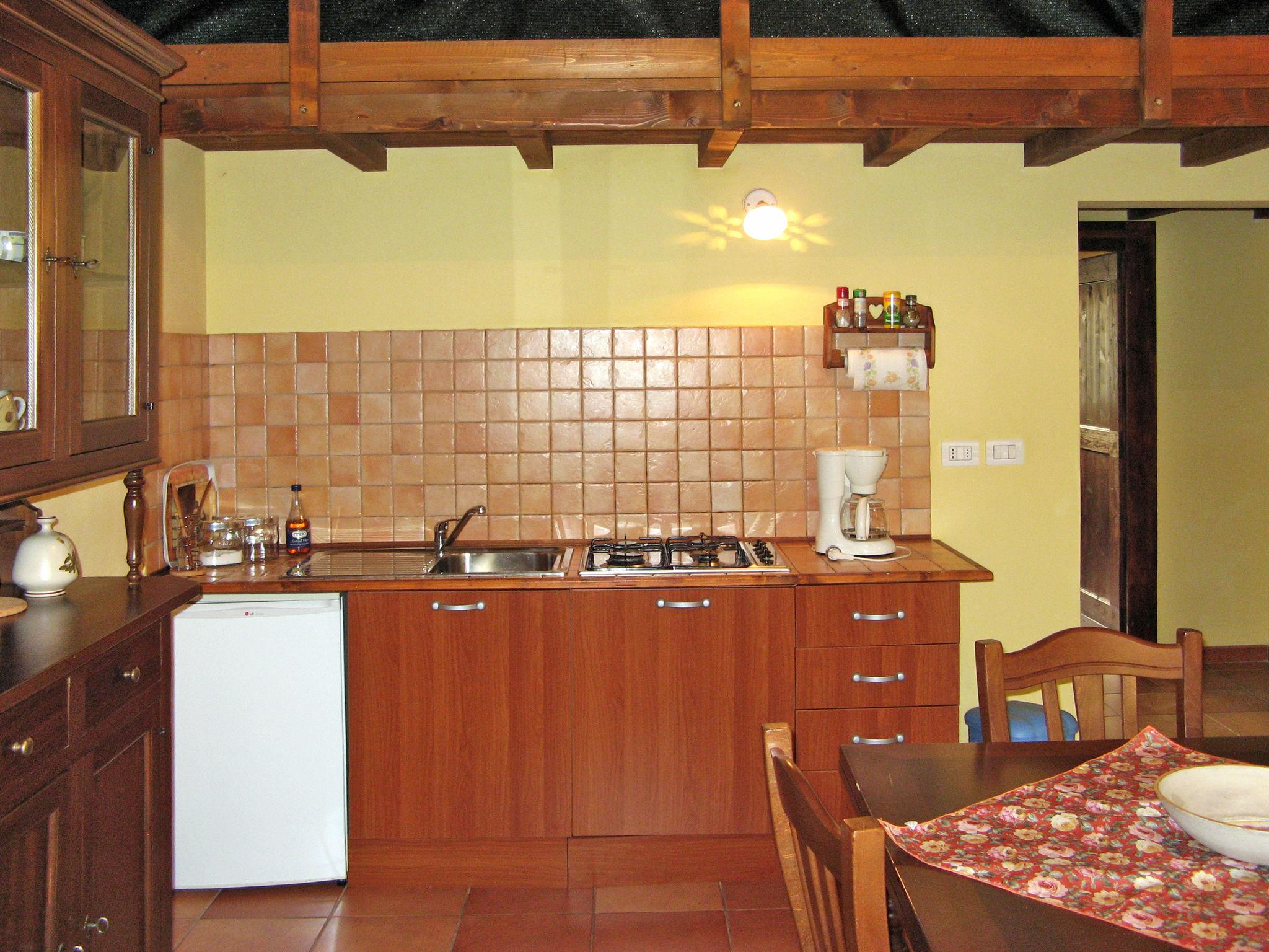 Photo 8 - 1 bedroom Apartment in Collecorvino with swimming pool and garden