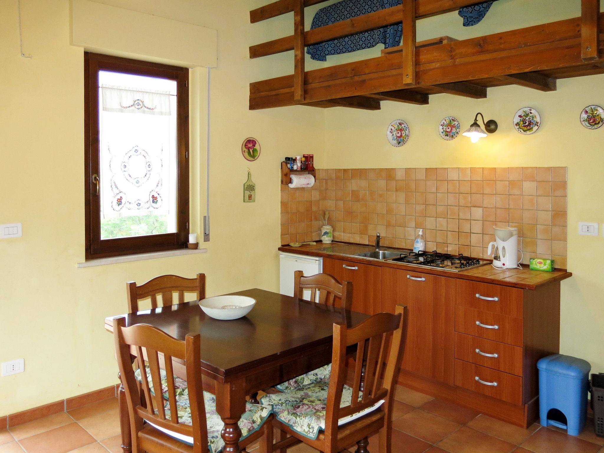 Photo 7 - 1 bedroom Apartment in Collecorvino with swimming pool and garden