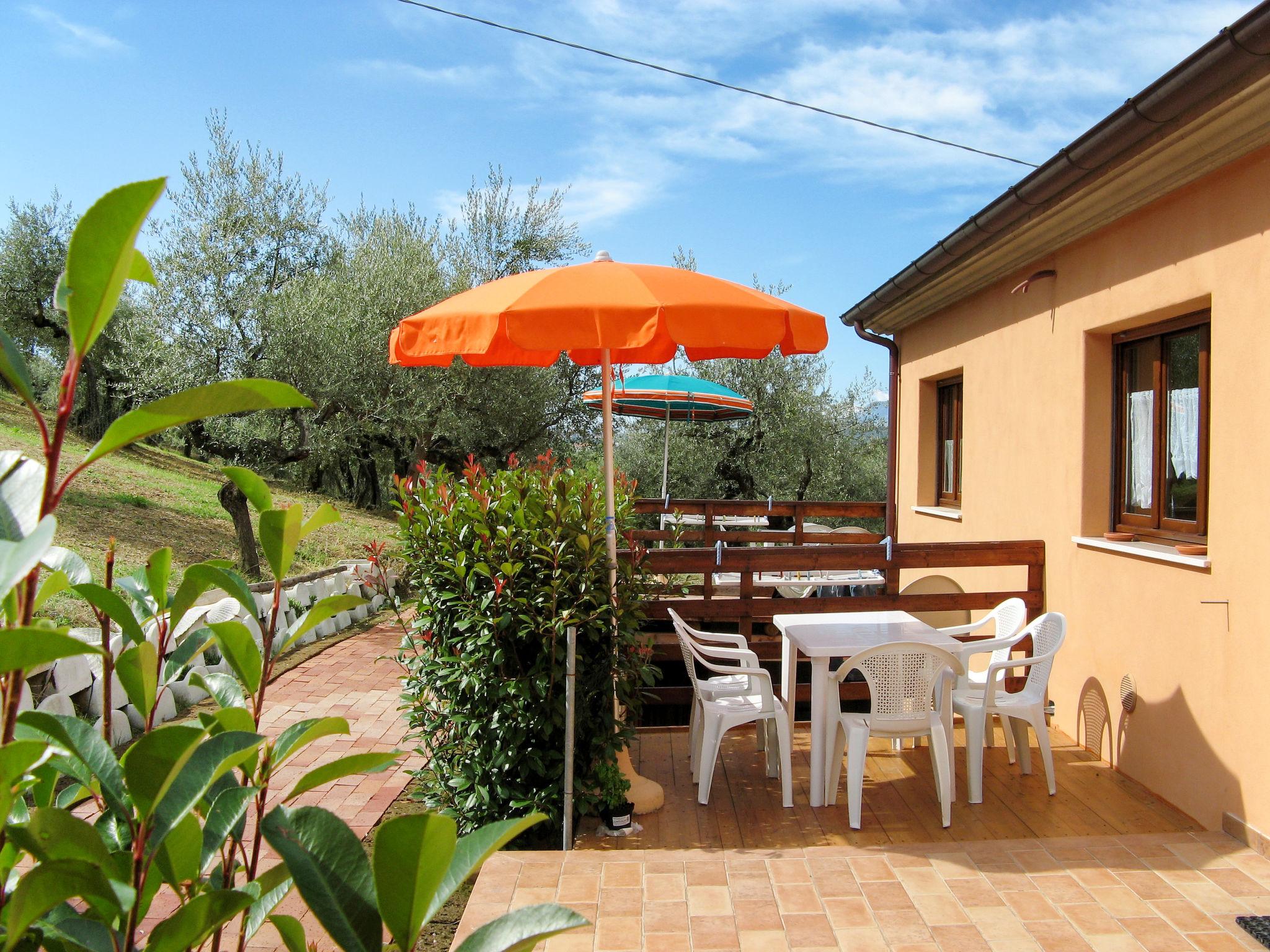 Photo 25 - 1 bedroom Apartment in Collecorvino with swimming pool and garden