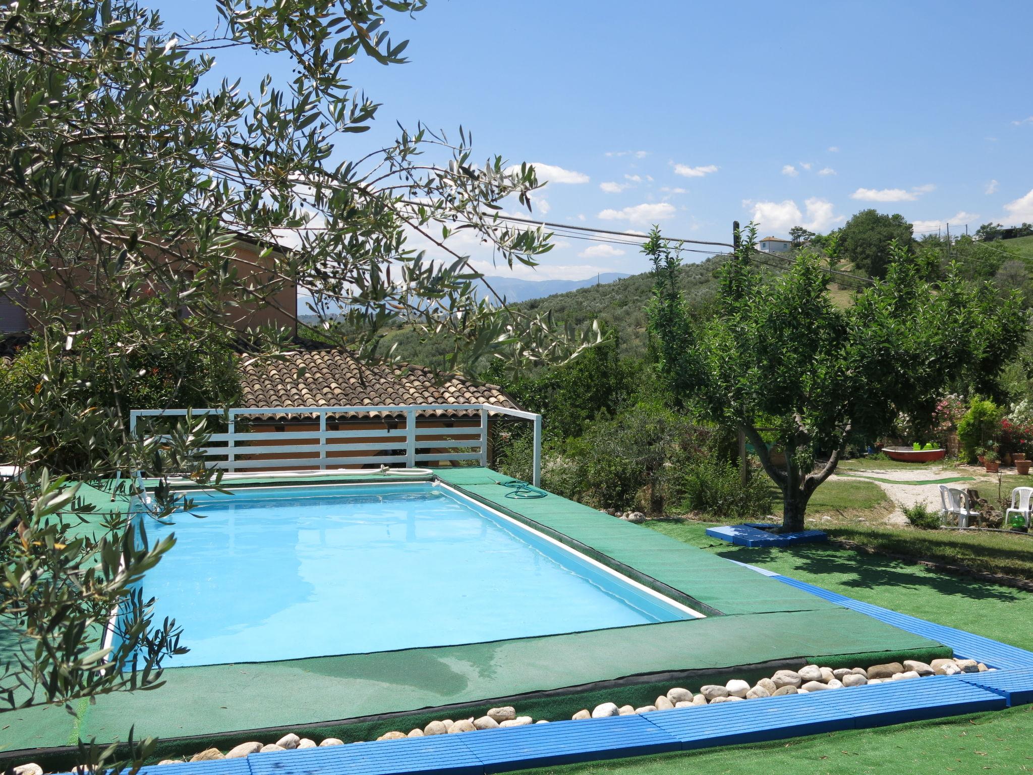 Foto 15 - Apartamento de 1 habitación en Collecorvino con piscina y jardín