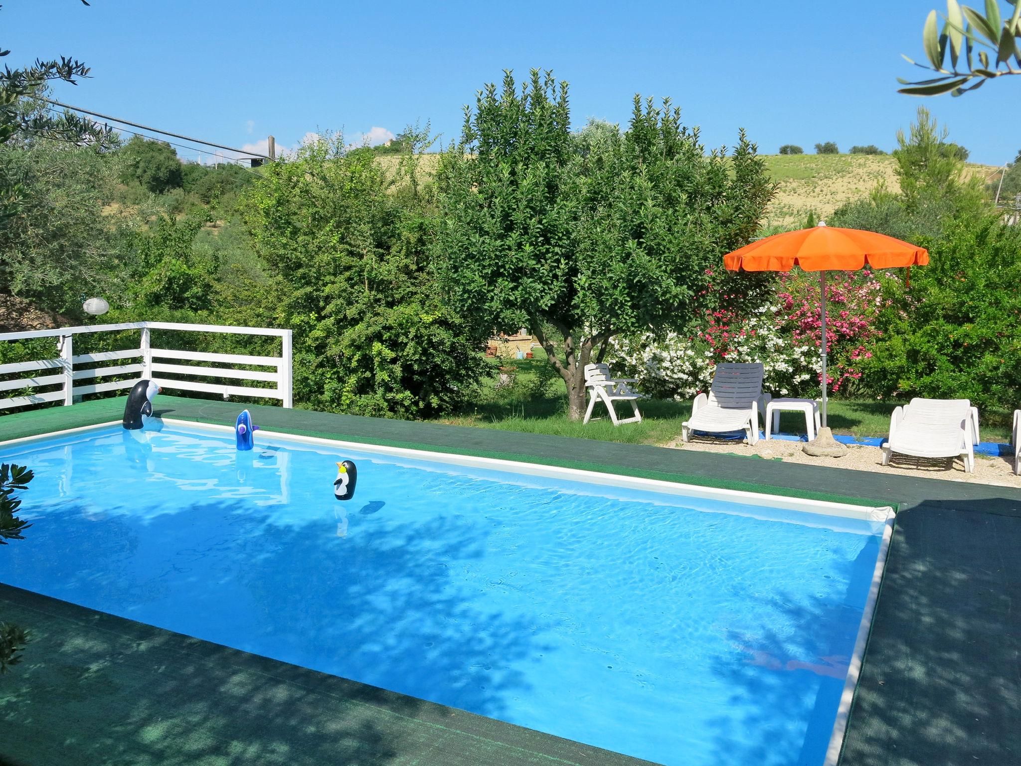 Foto 3 - Appartamento con 3 camere da letto a Collecorvino con piscina e giardino