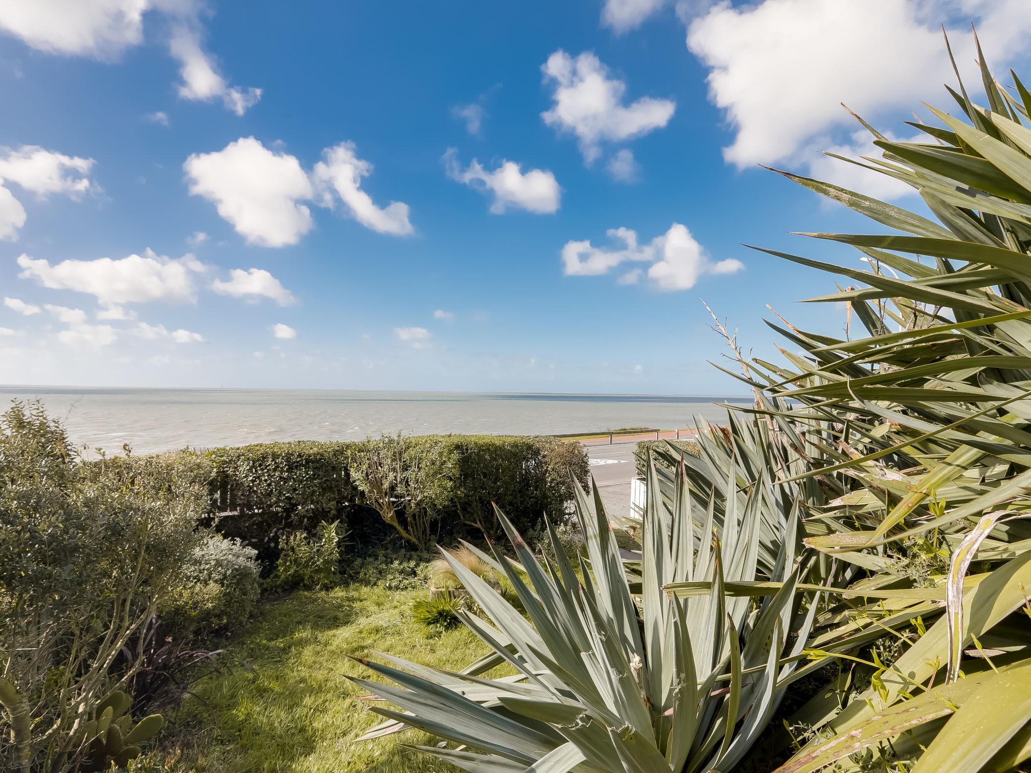 Photo 28 - 3 bedroom House in Saint-Palais-sur-Mer with terrace and sea view