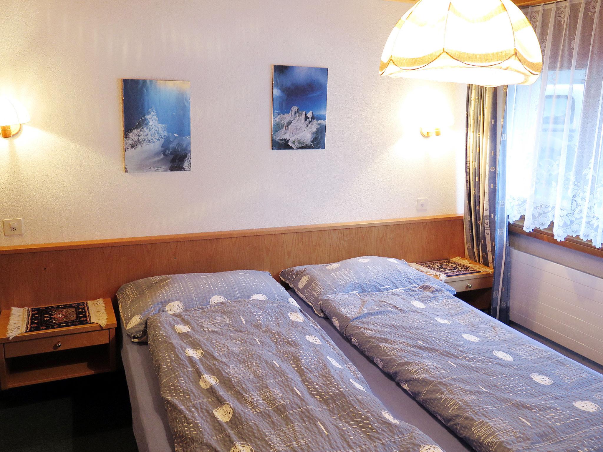 Foto 6 - Appartamento con 2 camere da letto a Saas-Grund con terrazza e vista sulle montagne