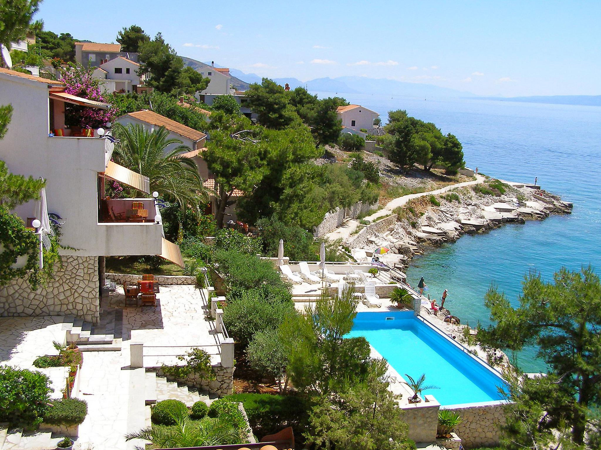 Foto 14 - Apartamento en Okrug con piscina y vistas al mar