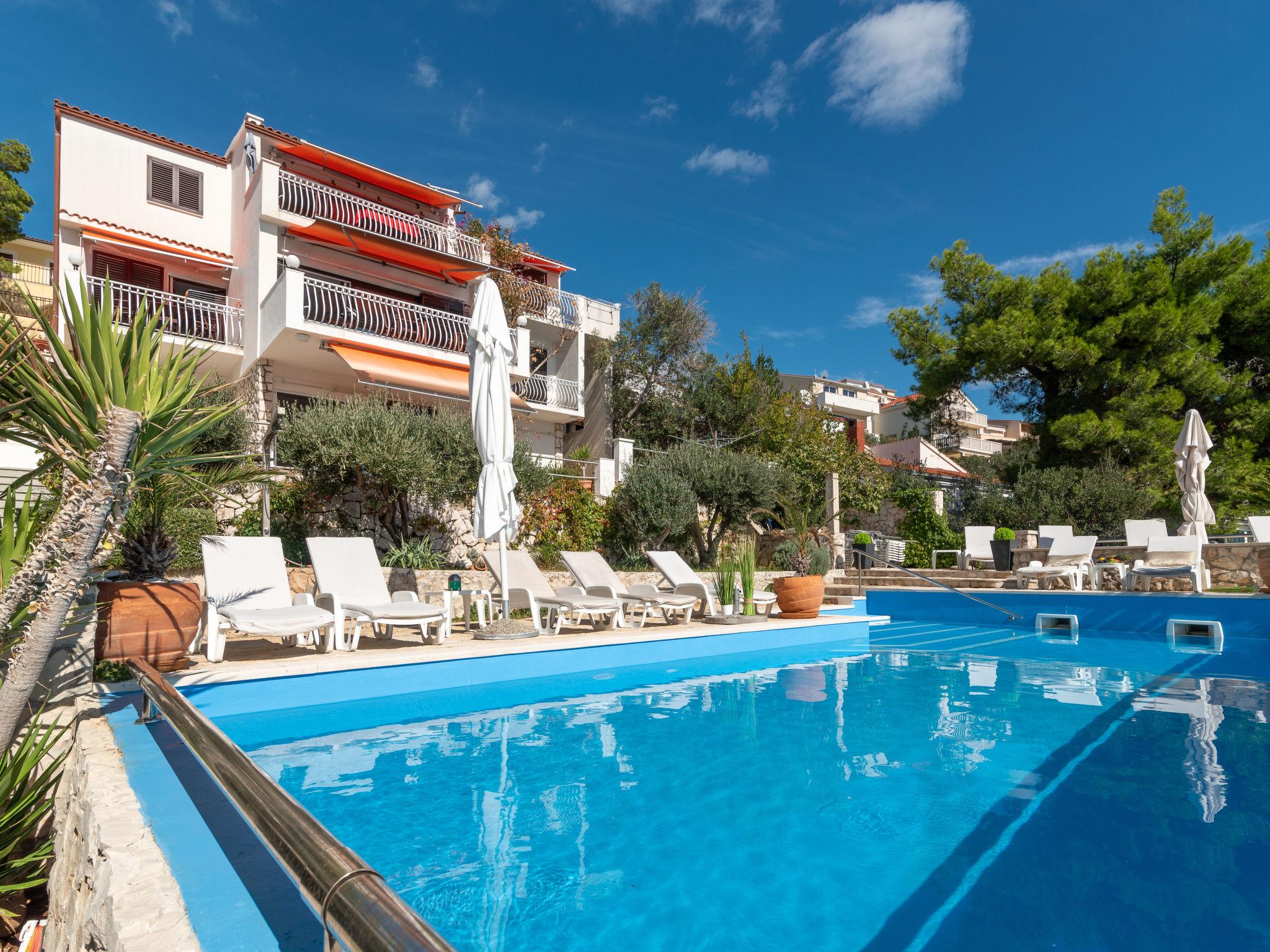 Photo 3 - Appartement en Okrug avec piscine et jardin