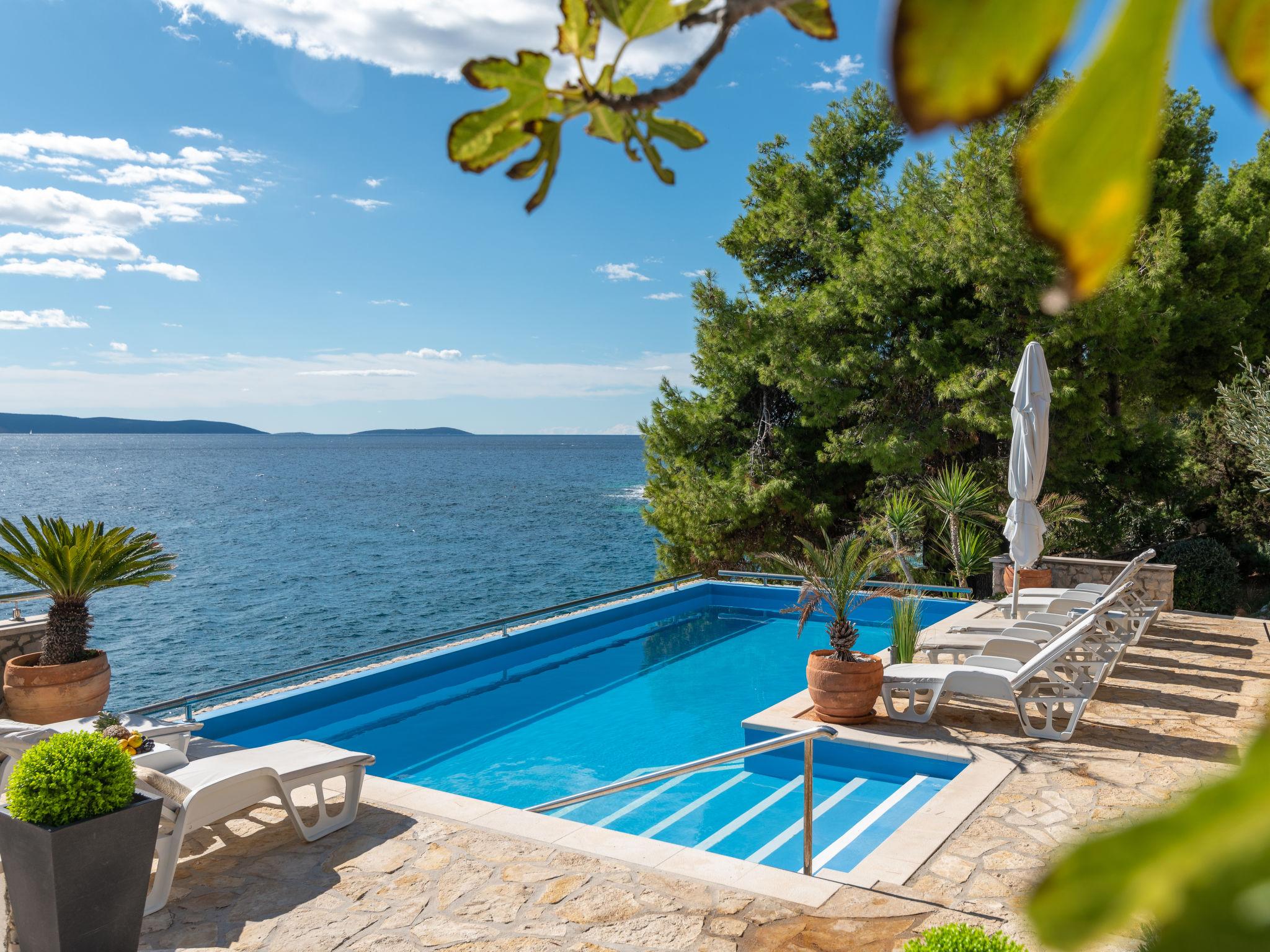 Photo 1 - Appartement en Okrug avec piscine et vues à la mer