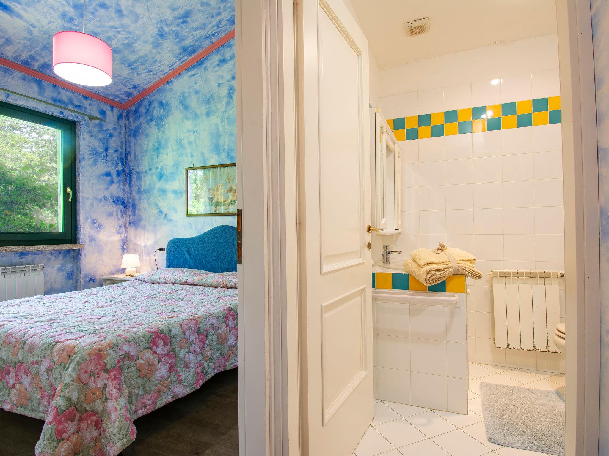 Foto 9 - Haus mit 2 Schlafzimmern in Lucca mit schwimmbad und garten