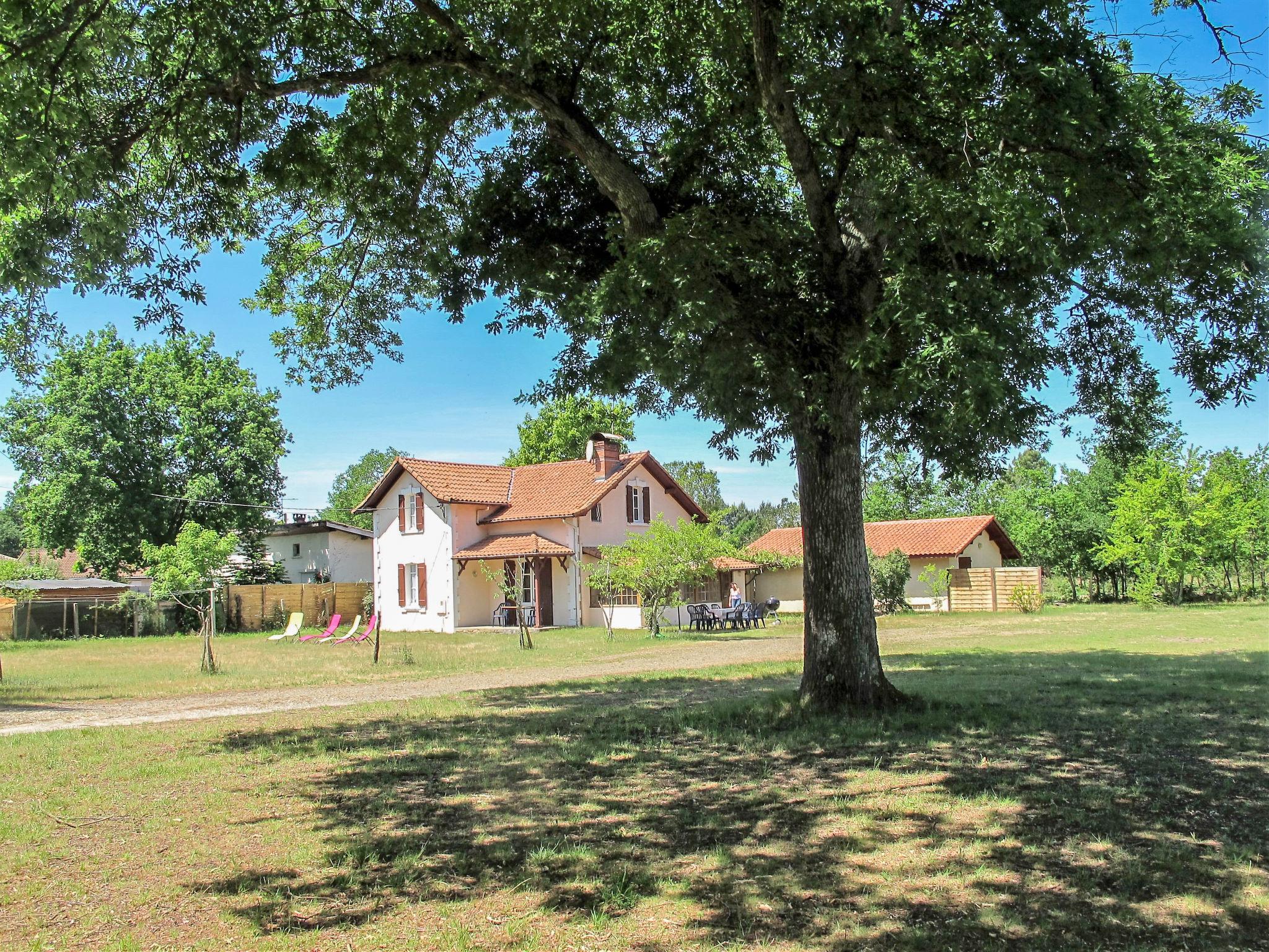 Foto 15 - Haus mit 1 Schlafzimmer in Mimizan mit garten und terrasse