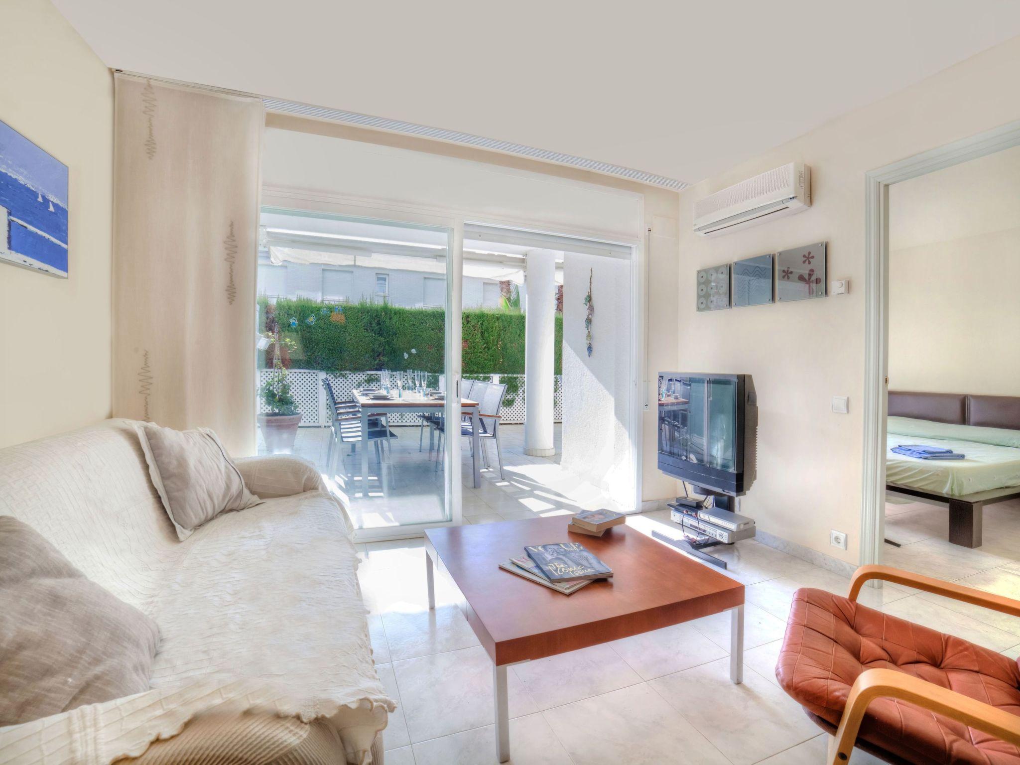 Foto 3 - Appartamento con 2 camere da letto a Castell-Platja d'Aro con piscina e vista mare