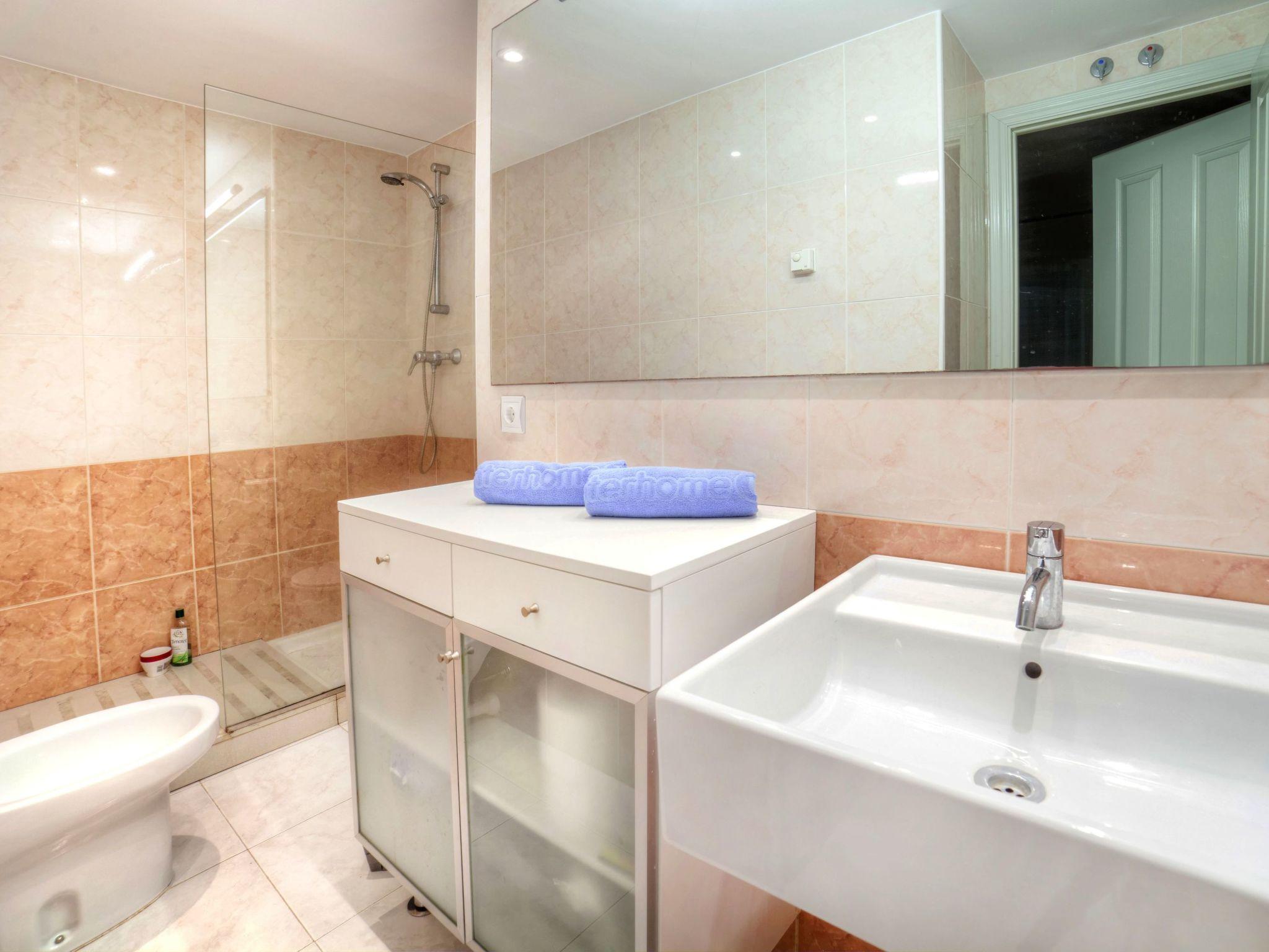 Foto 10 - Apartamento de 2 habitaciones en Castell-Platja d'Aro con piscina y vistas al mar