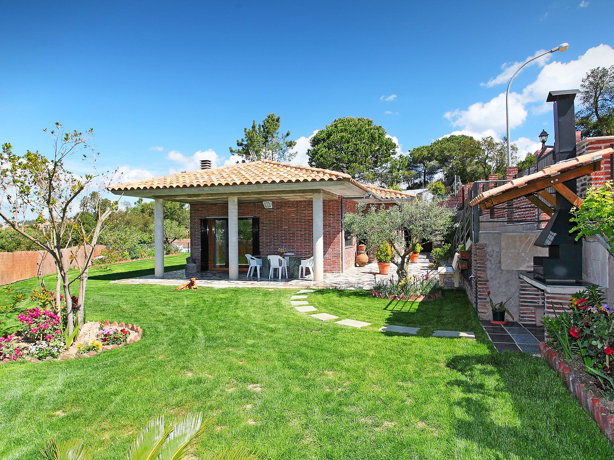 Foto 2 - Casa de 3 quartos em Lloret de Mar com piscina privada e jardim