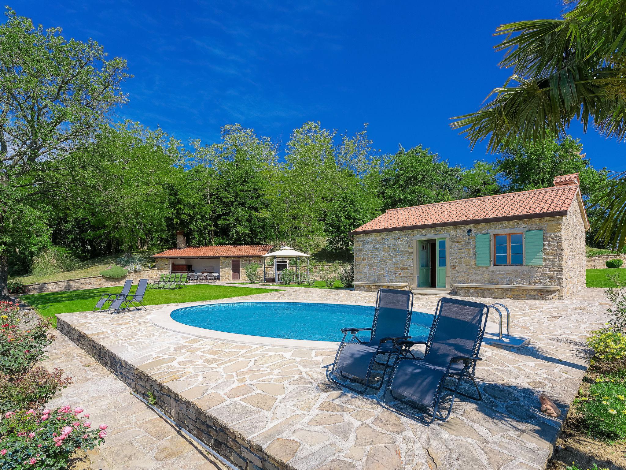 Photo 15 - Maison de 10 chambres à Buje avec piscine privée et vues à la mer