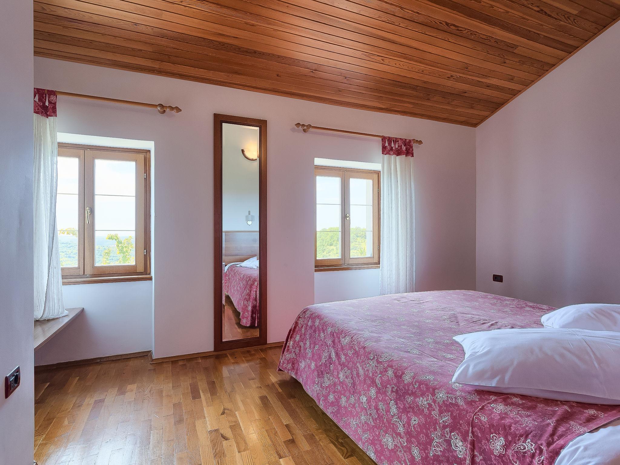 Foto 43 - Casa con 10 camere da letto a Buje con piscina privata e vista mare