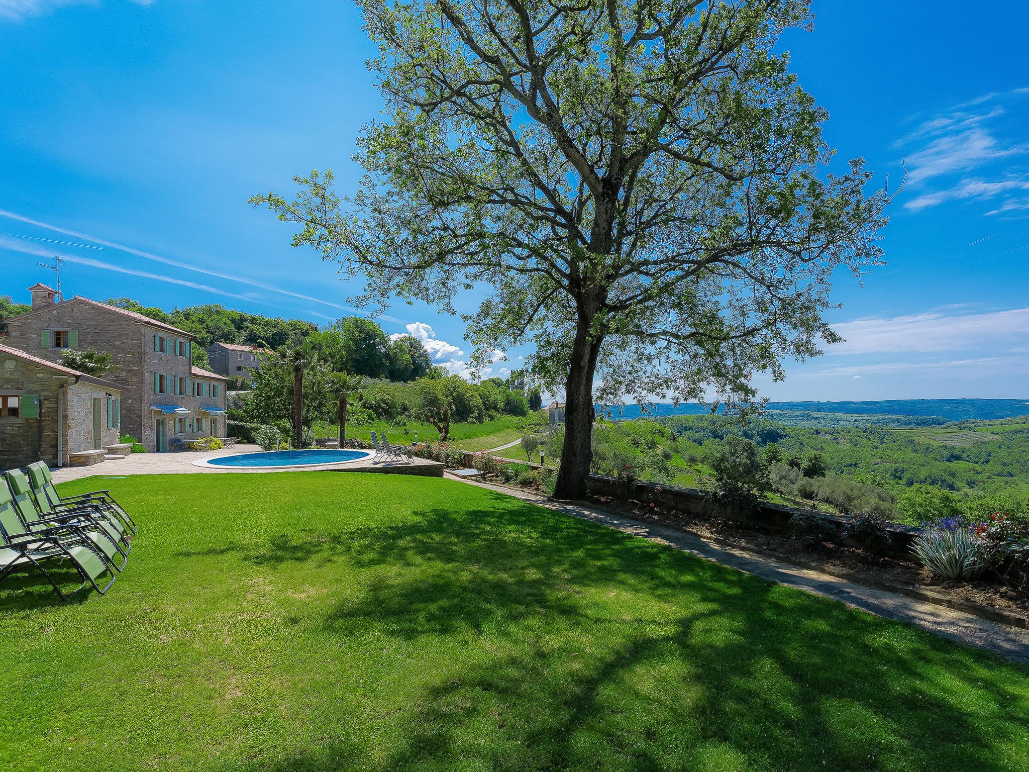 Foto 21 - Casa de 10 habitaciones en Buje con piscina privada y vistas al mar