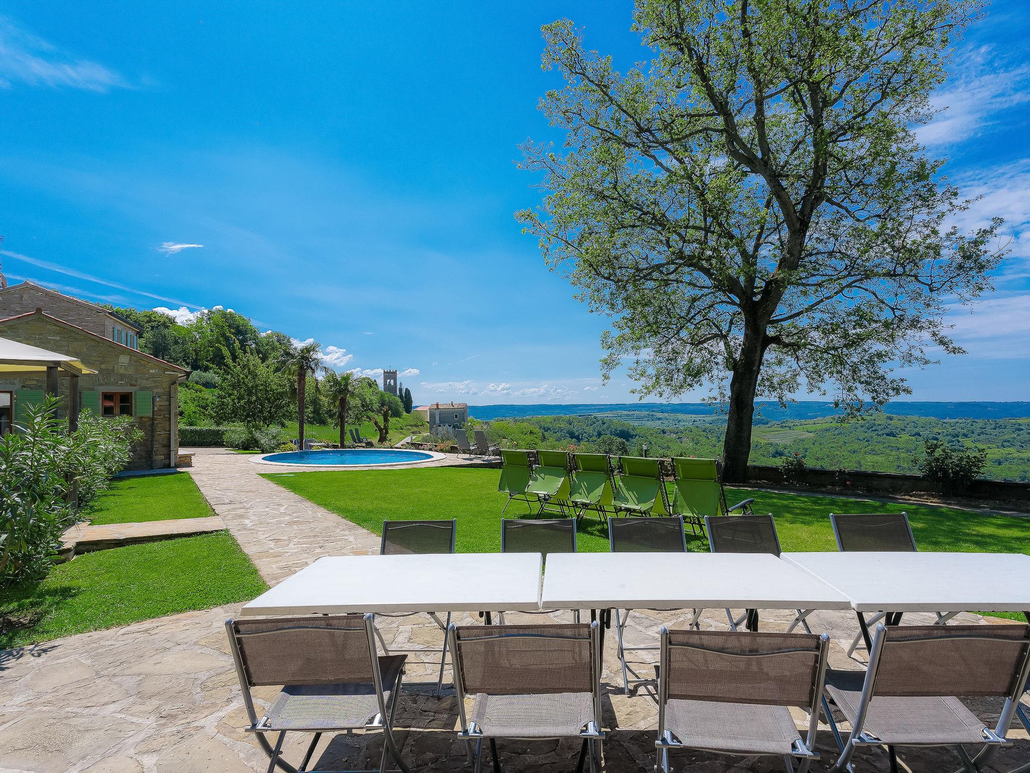 Photo 23 - Maison de 10 chambres à Buje avec piscine privée et vues à la mer