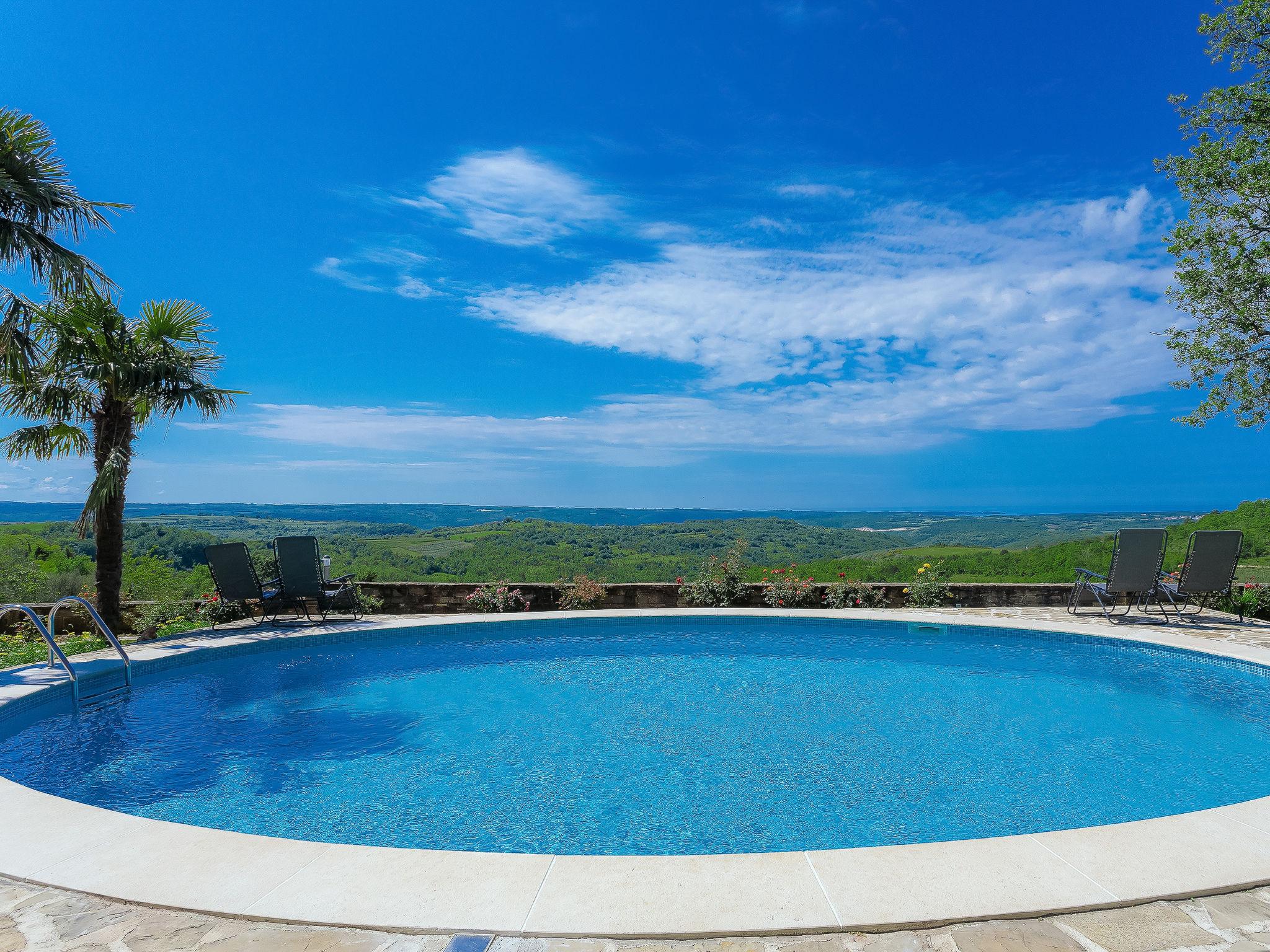 Foto 31 - Casa de 10 quartos em Buje com piscina privada e vistas do mar