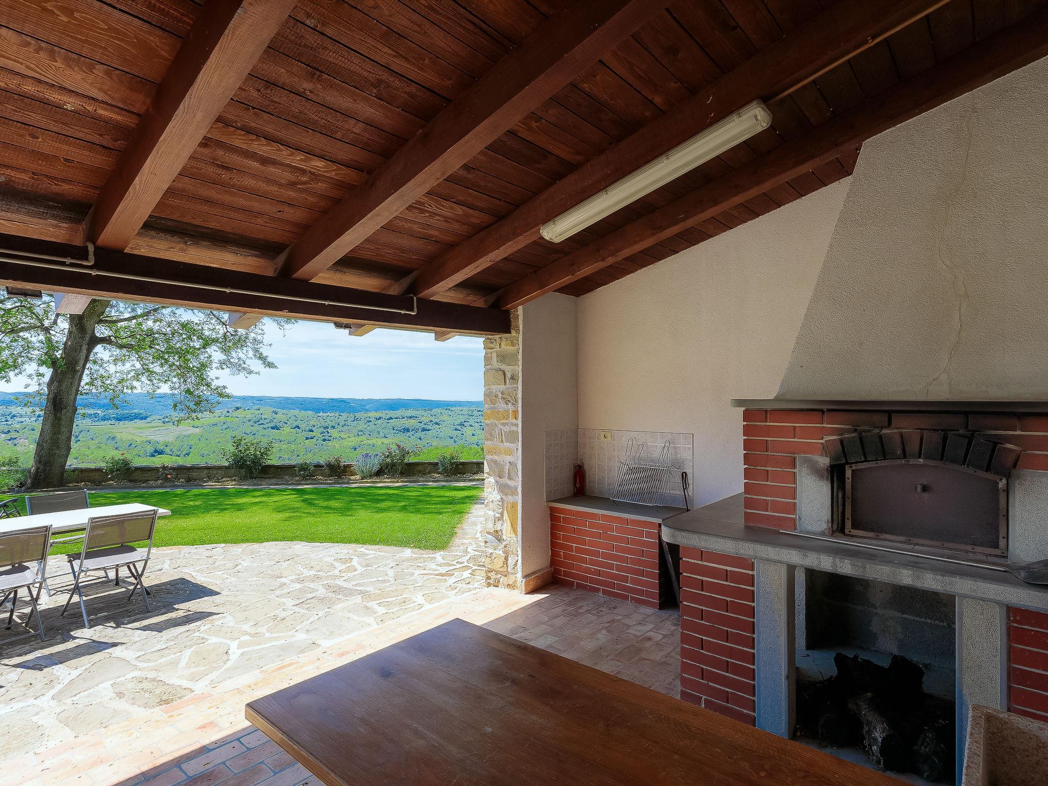 Foto 24 - Casa con 10 camere da letto a Buje con piscina privata e vista mare