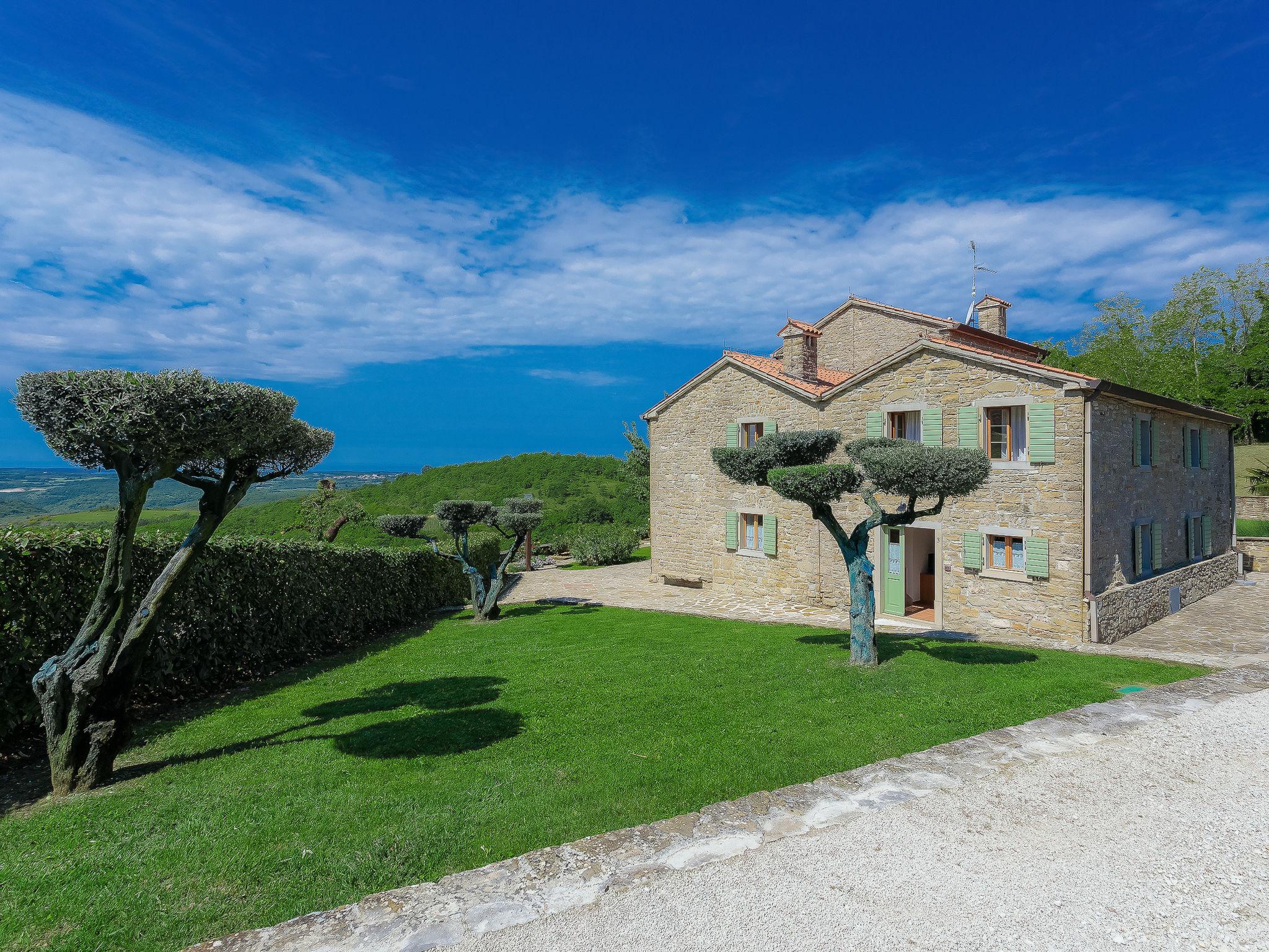 Foto 26 - Casa con 10 camere da letto a Buje con piscina privata e vista mare