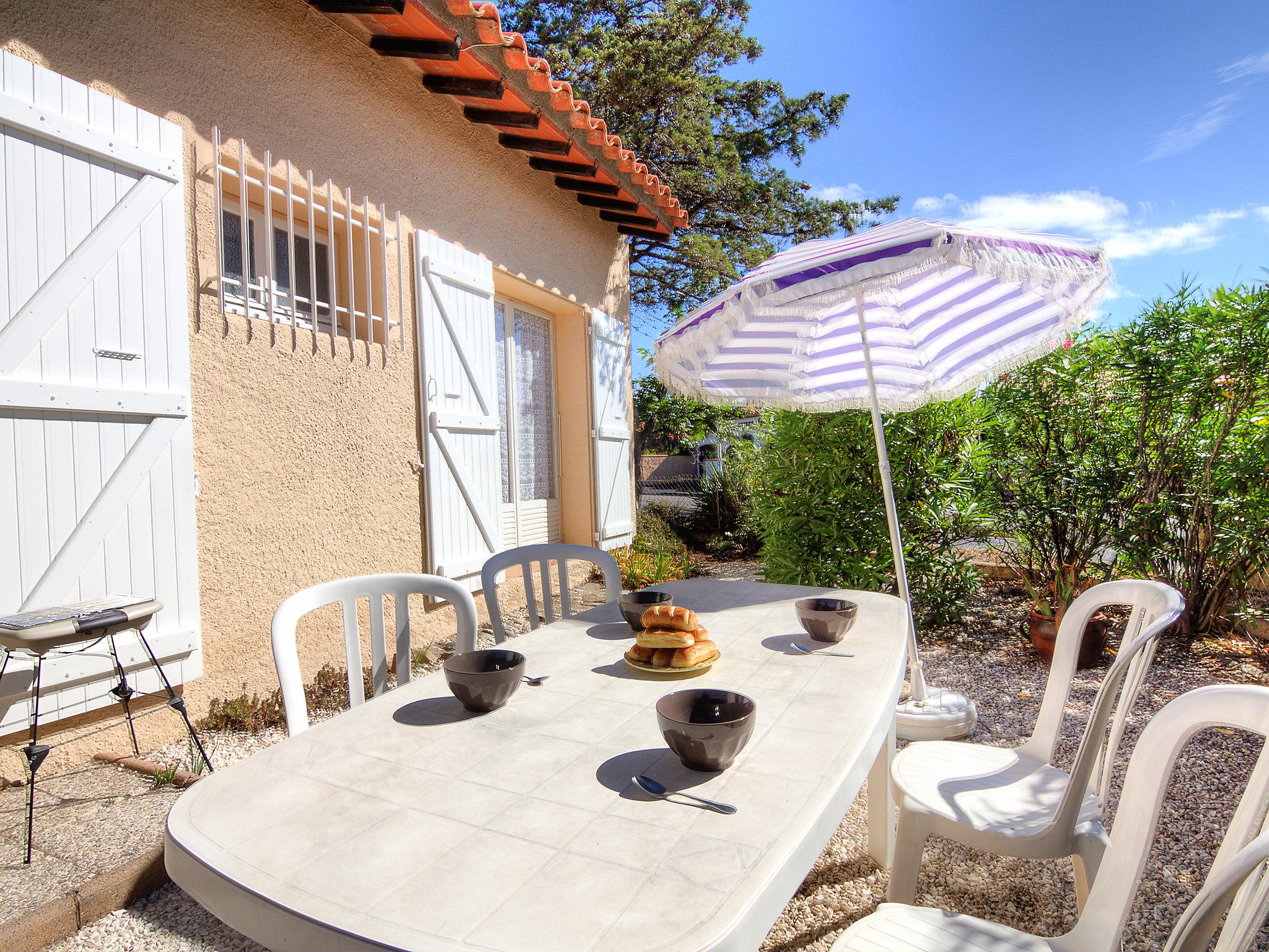 Photo 1 - Maison de 2 chambres à Saint-Cyprien avec jardin et vues à la mer