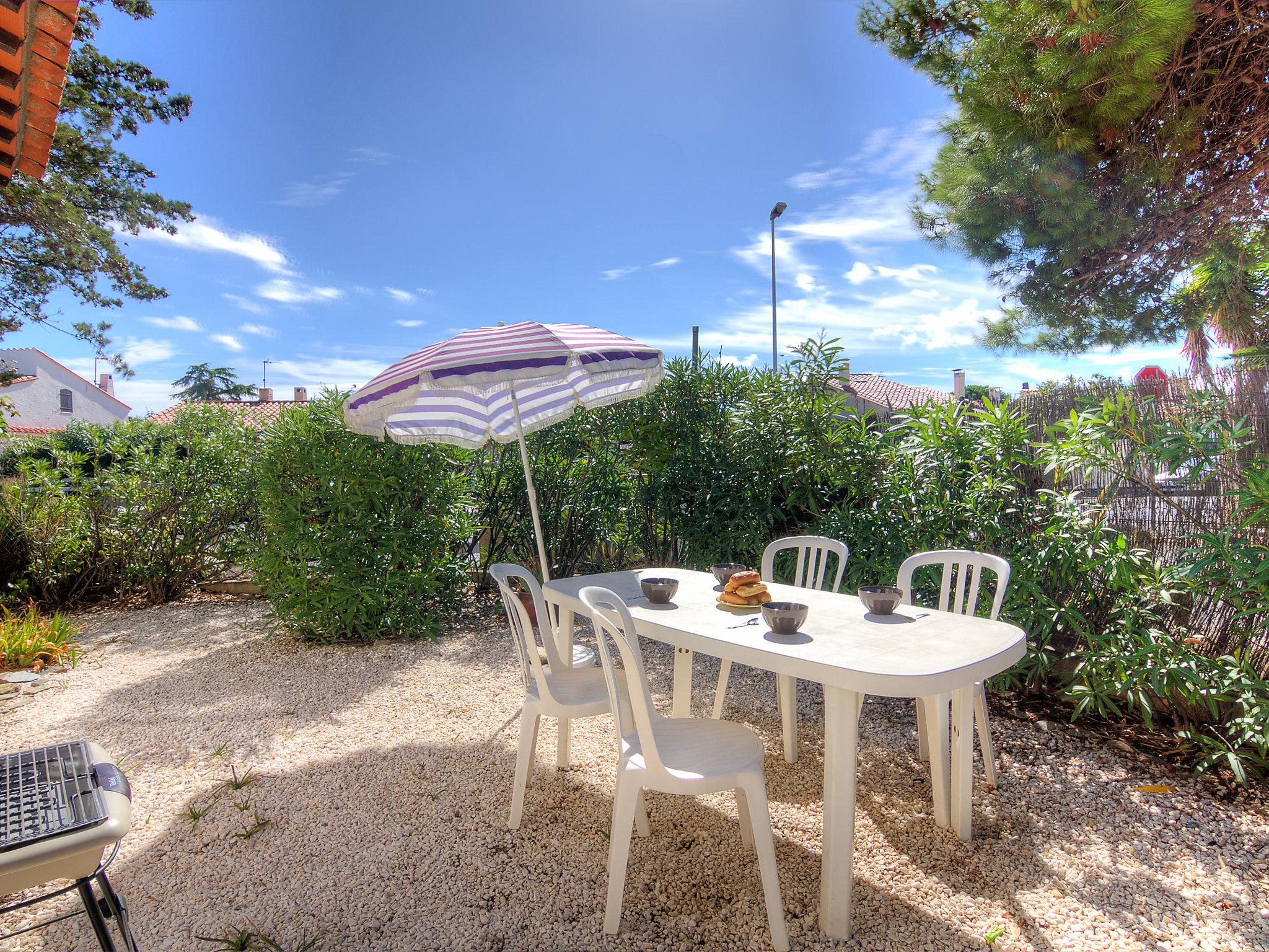 Foto 13 - Casa de 2 quartos em Saint-Cyprien com jardim e vistas do mar