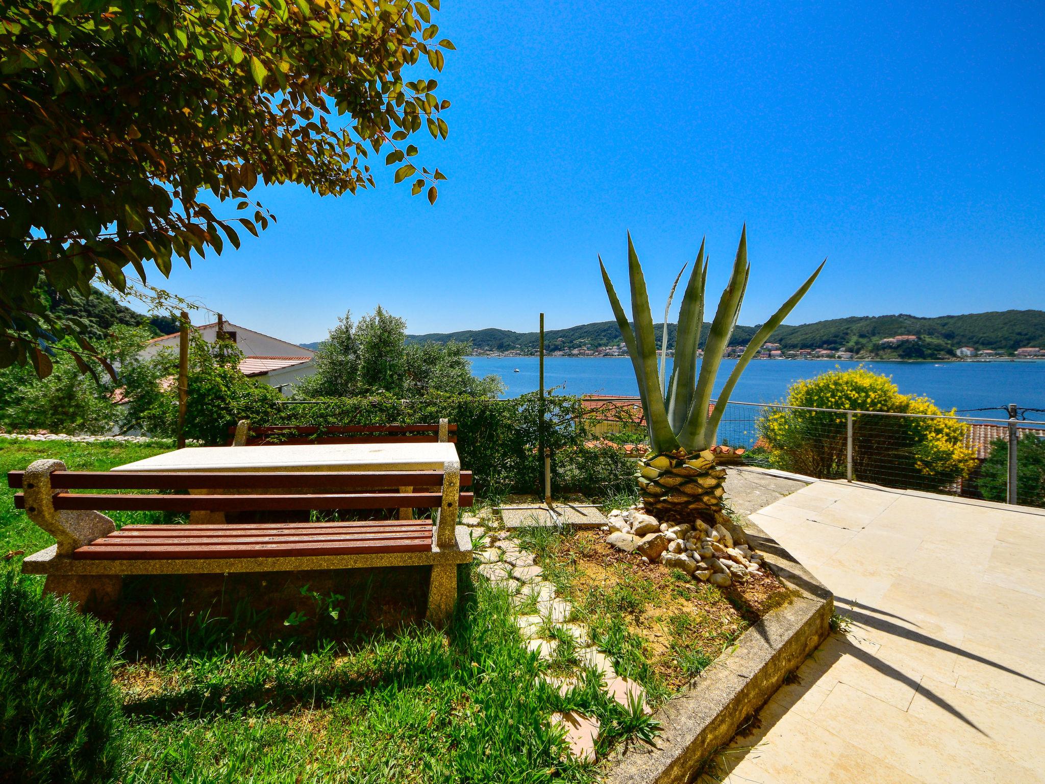 Photo 3 - 1 bedroom Apartment in Rab with sea view